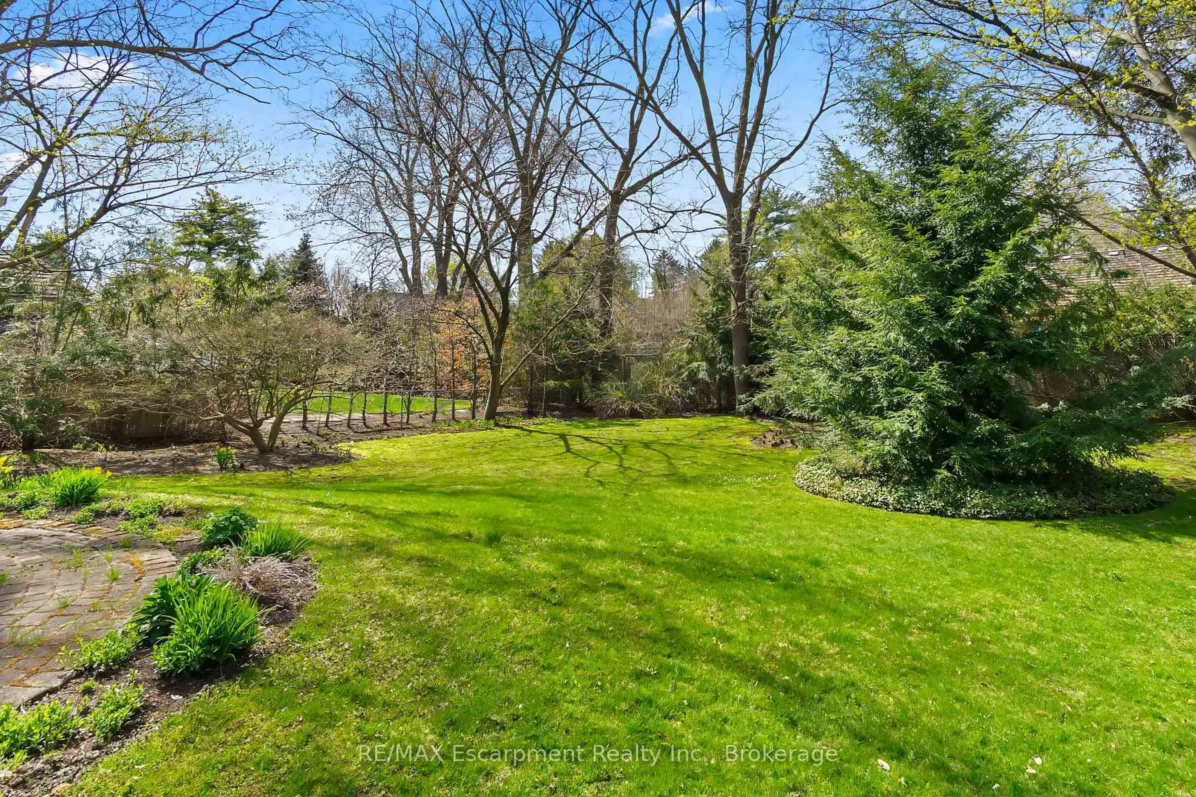 Patio, unknown for 74A Howard Ave, Oakville Ontario L6J 3Y5