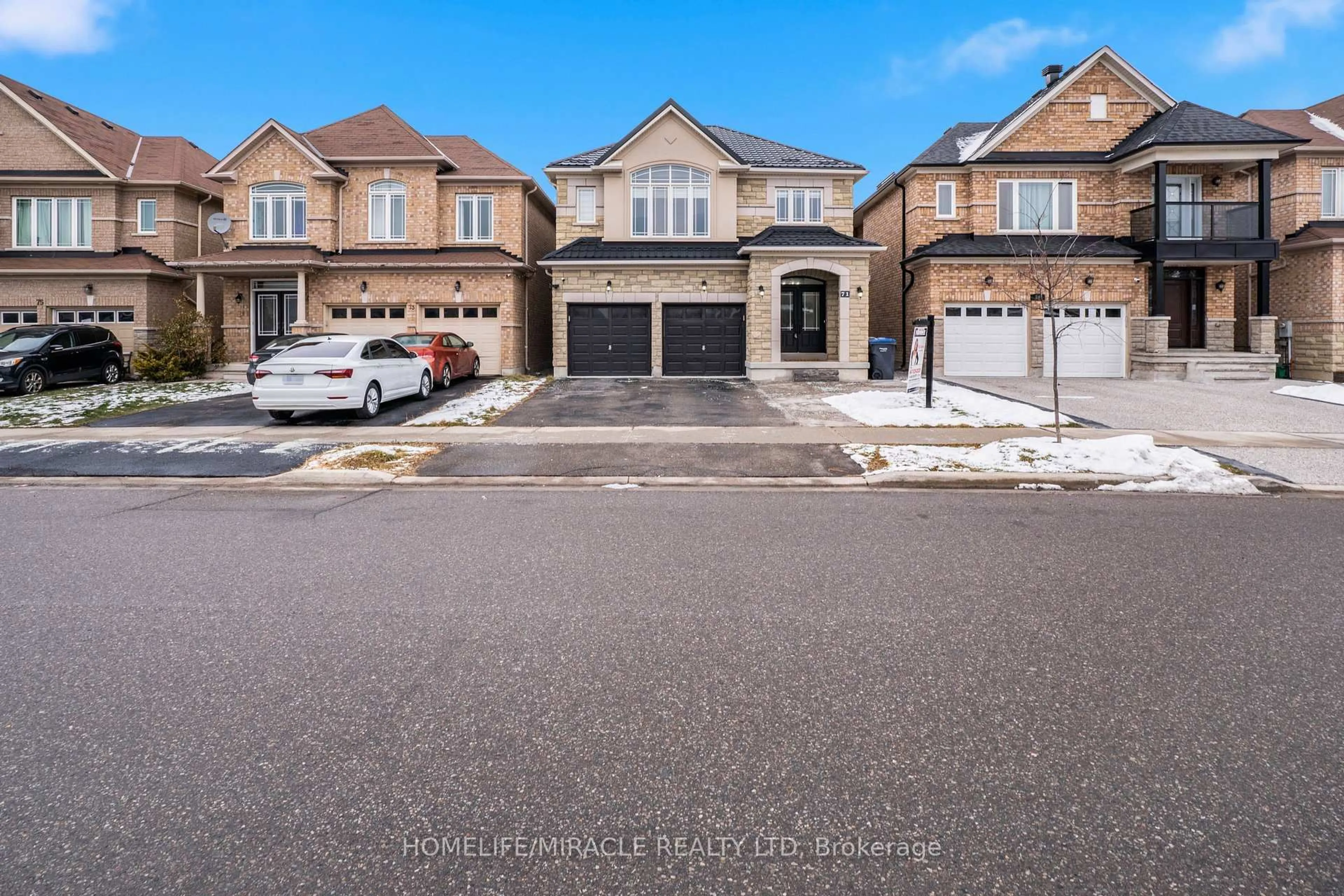 A pic from outside/outdoor area/front of a property/back of a property/a pic from drone, street for 71 Skyvalley Dr, Brampton Ontario L6P 3B7
