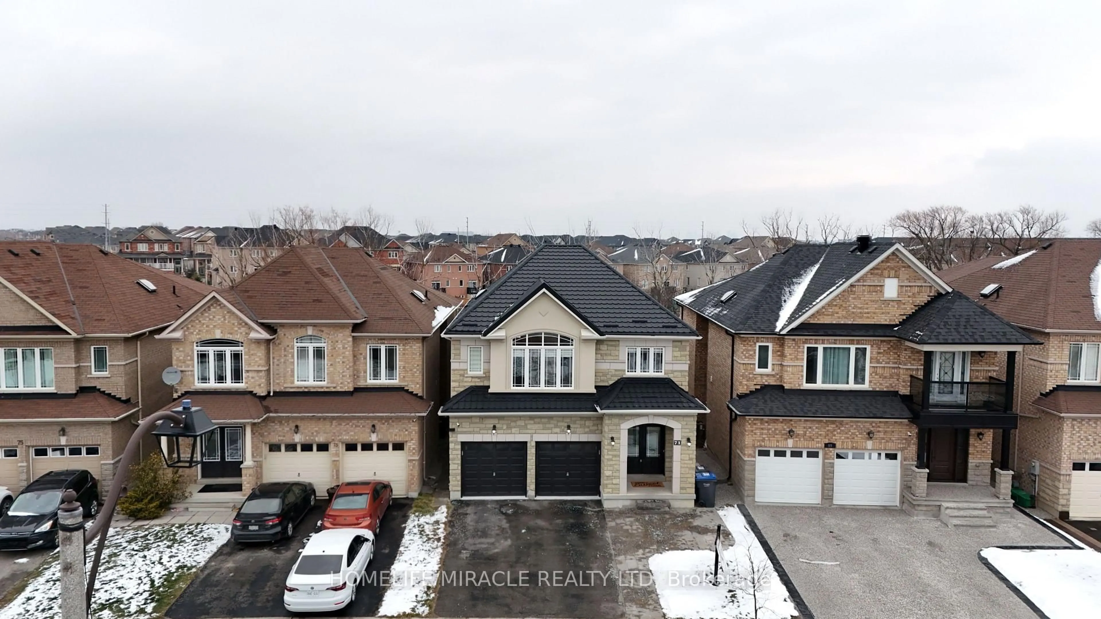 A pic from outside/outdoor area/front of a property/back of a property/a pic from drone, street for 71 Skyvalley Dr, Brampton Ontario L6P 3B7