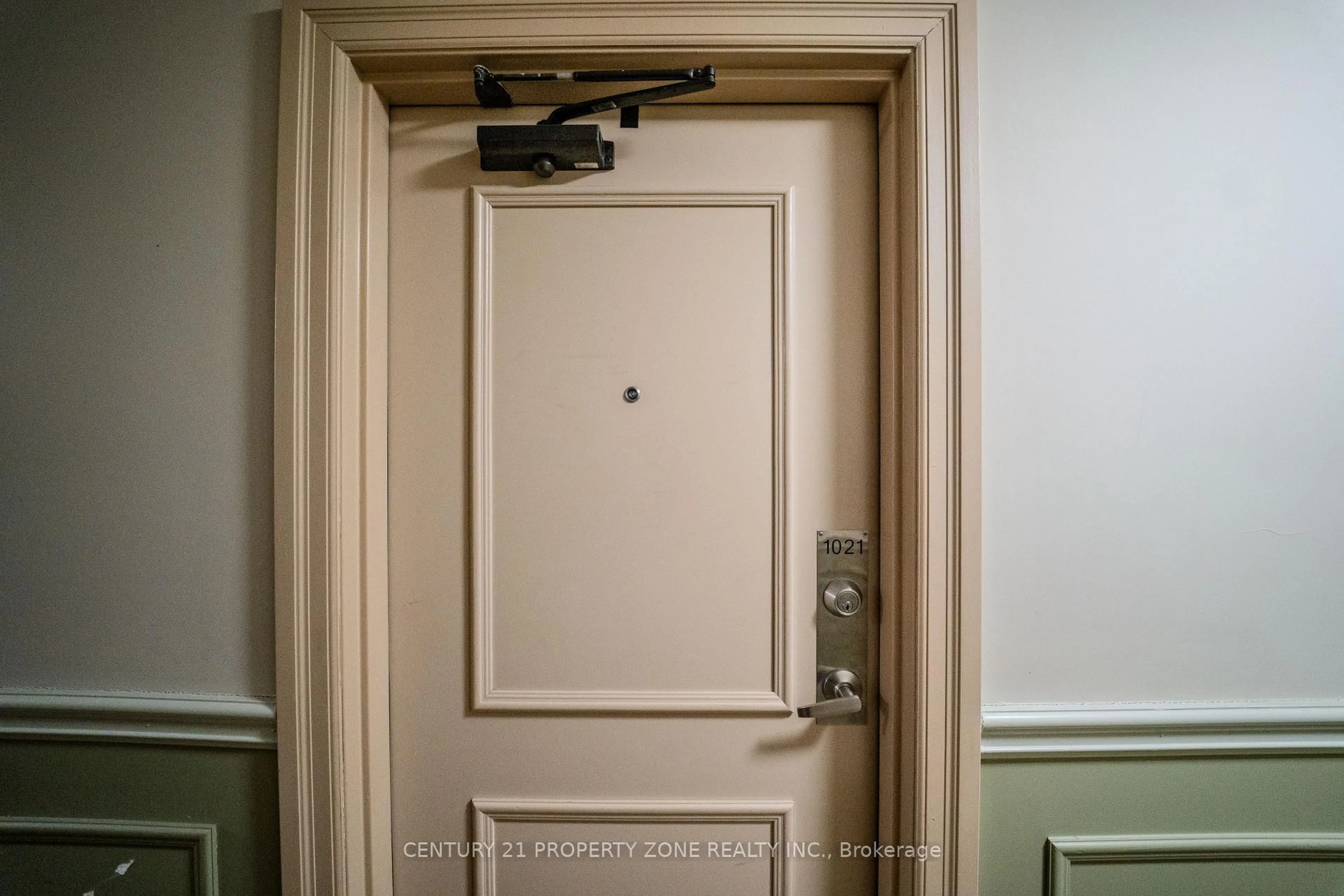 Indoor foyer for 1625 Bloor St #1021, Mississauga Ontario L4X 1S3