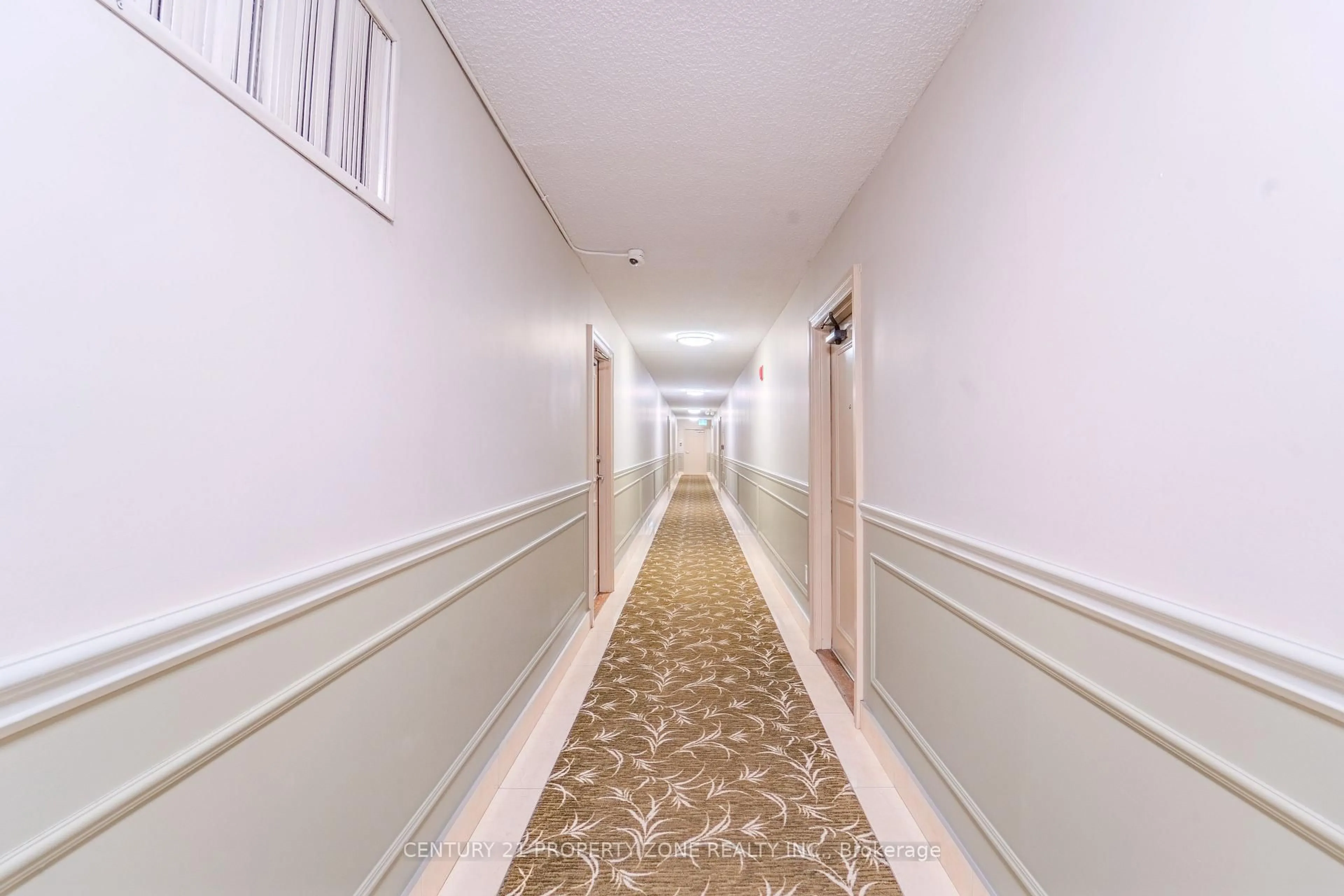 Indoor foyer for 1625 Bloor St #1021, Mississauga Ontario L4X 1S3