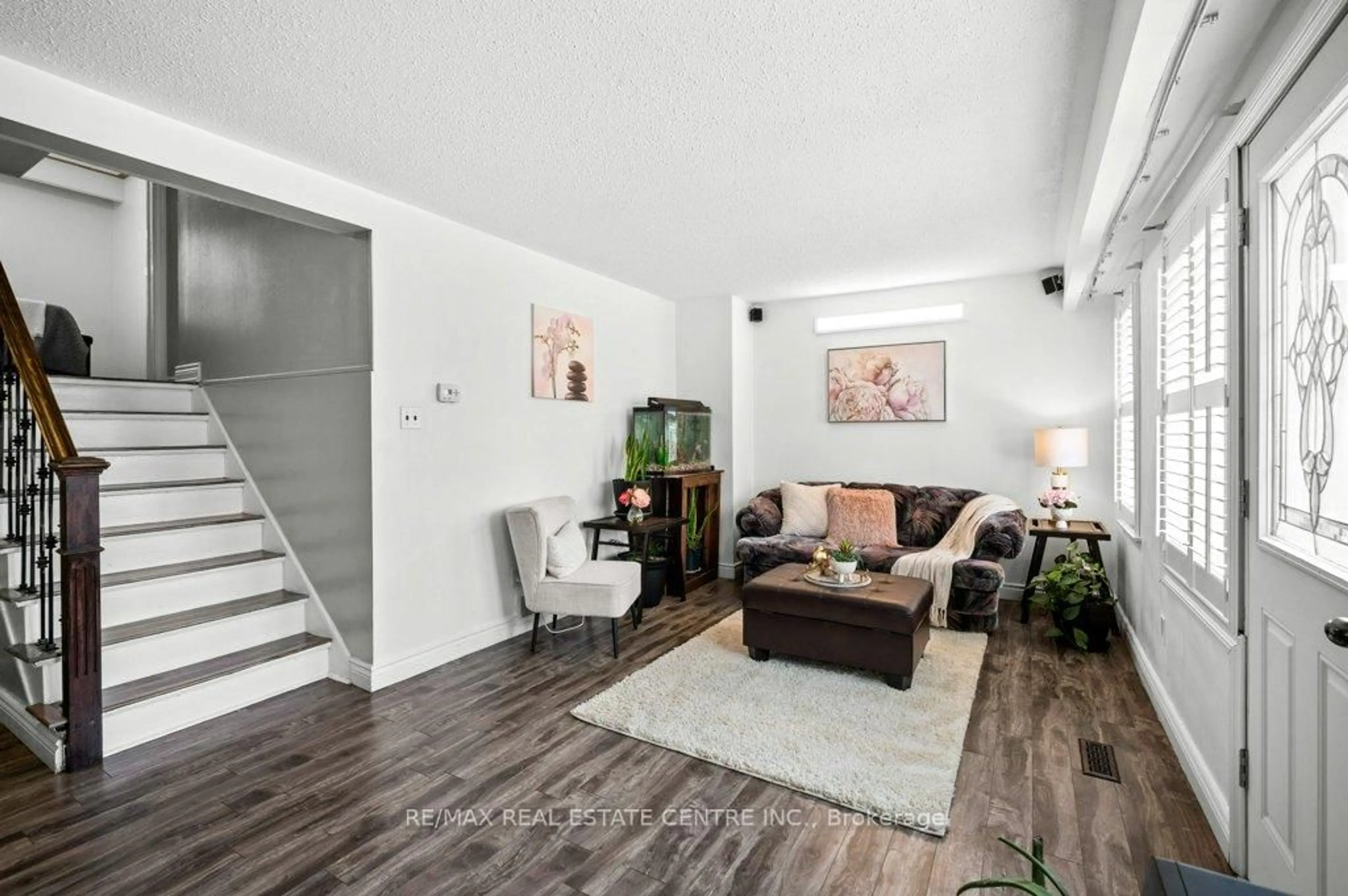 Living room with furniture, wood/laminate floor for 7255 Dooley Dr #47, Mississauga Ontario L4T 2S7