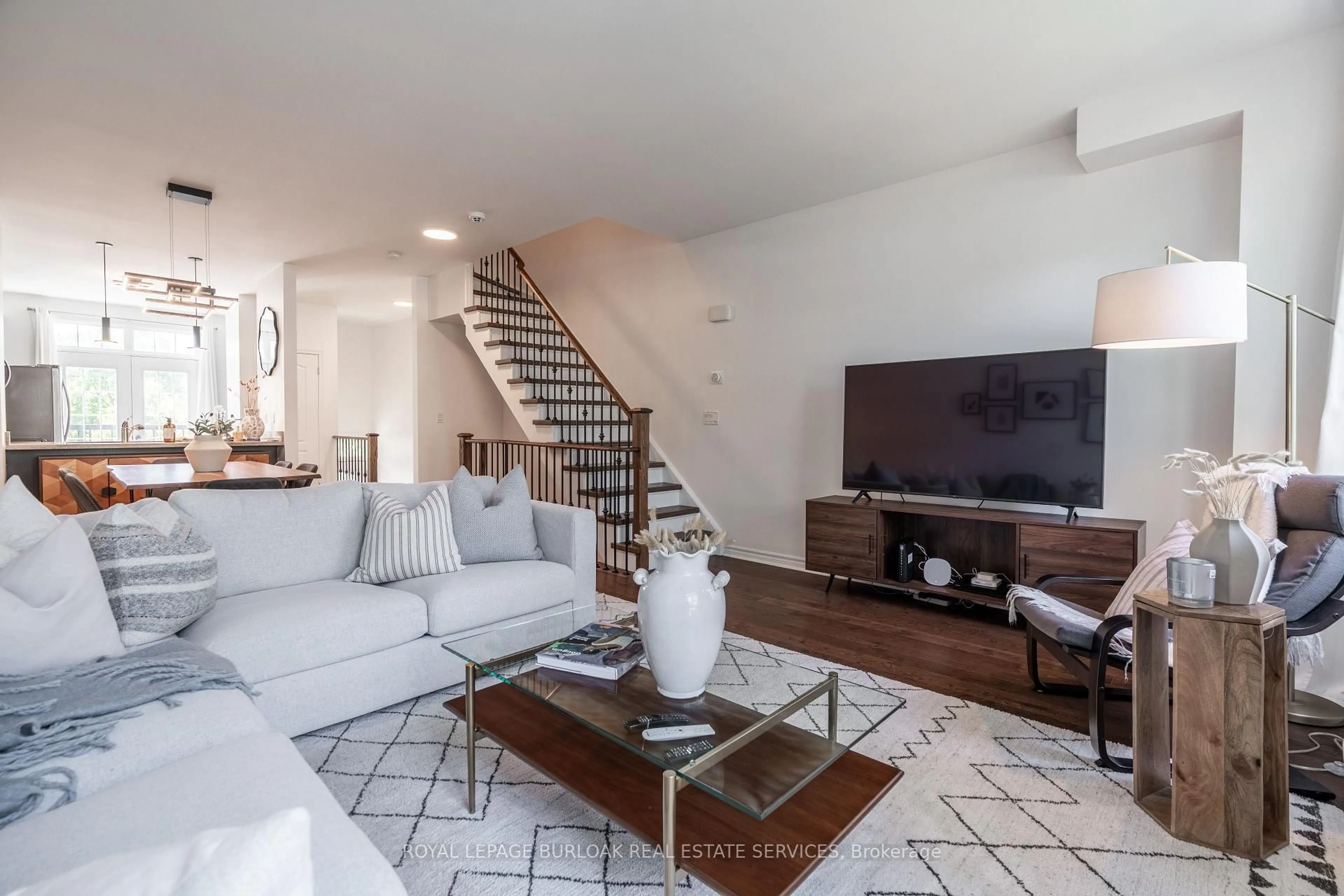 Living room with furniture, unknown for 965 Reimer Common, Burlington Ontario L7R 0C8