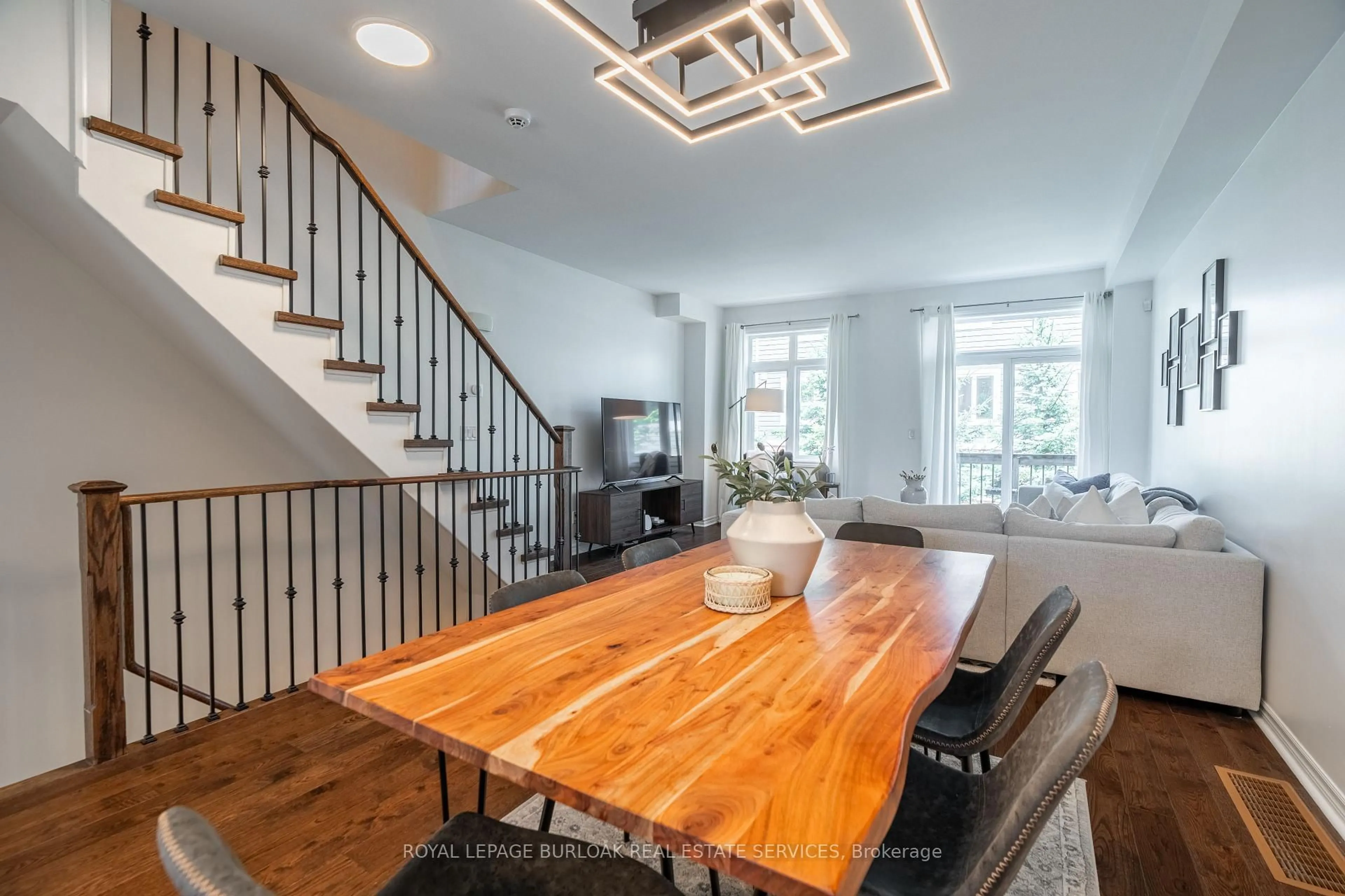 Dining room, wood/laminate floor for 965 Reimer Common, Burlington Ontario L7R 0C8