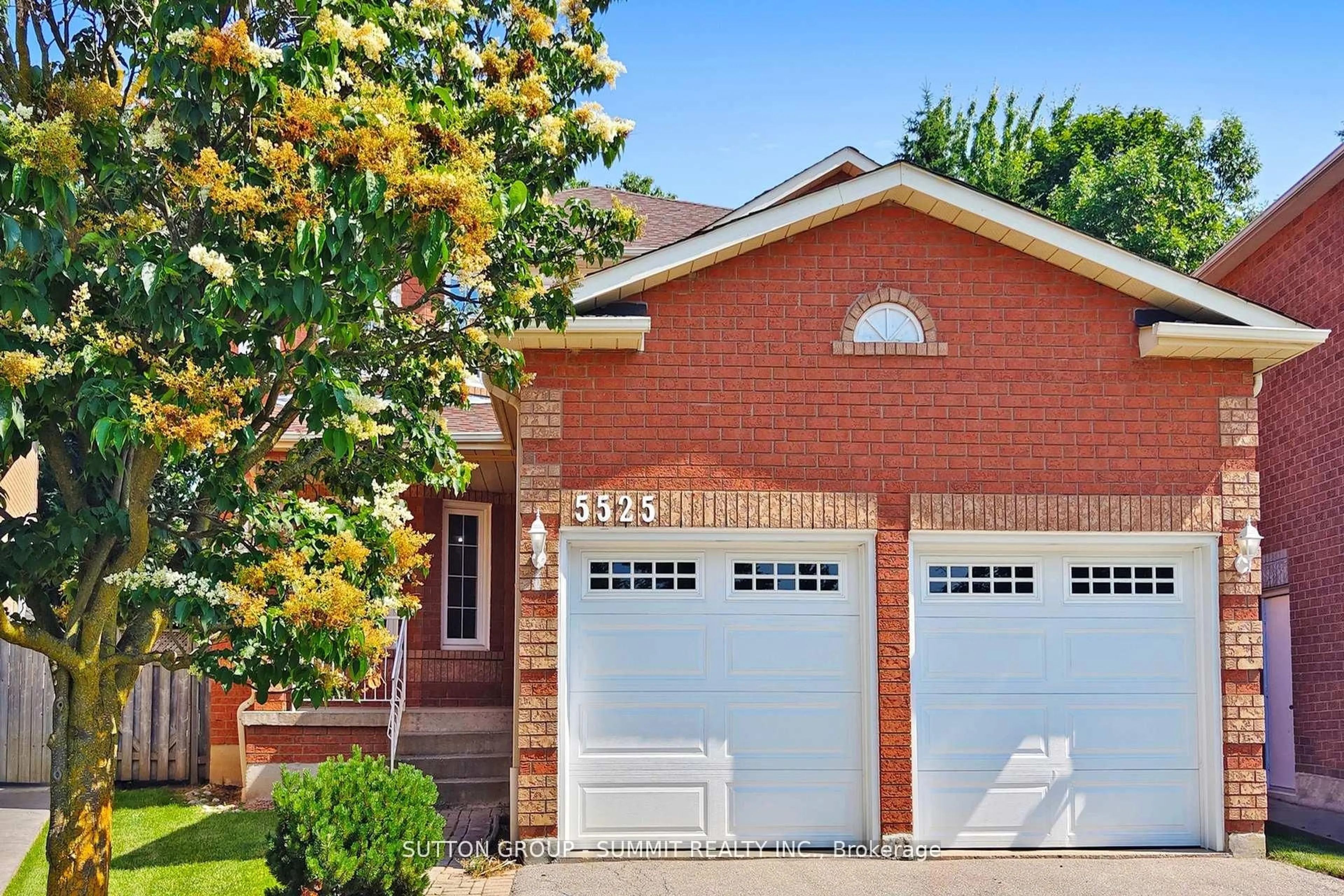 Home with brick exterior material, street for 5525 Fleur-De-Lis, Mississauga Ontario L5R 2Z6