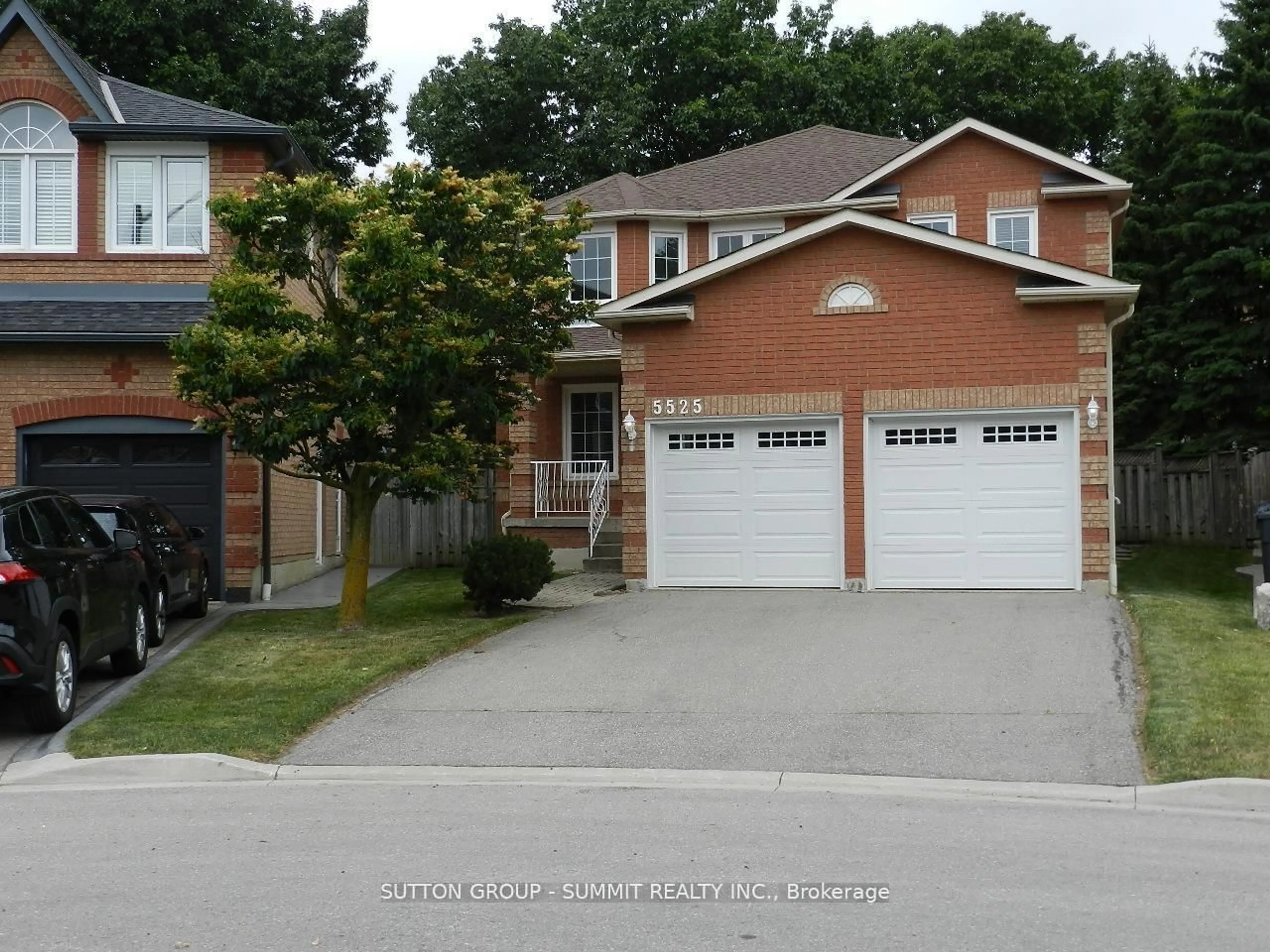 Home with brick exterior material, street for 5525 Fleur-De-Lis, Mississauga Ontario L5R 2Z6
