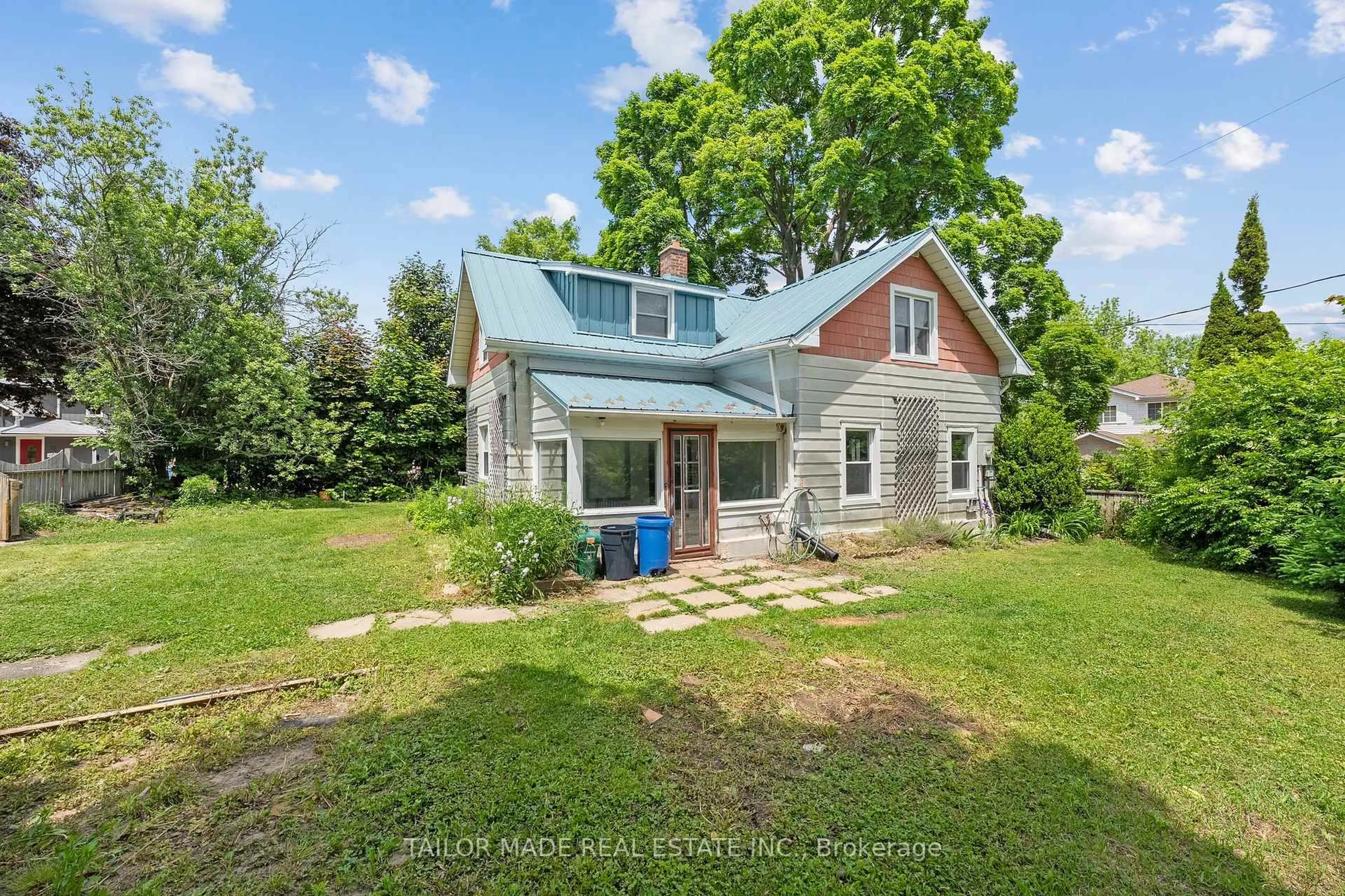 A pic from outside/outdoor area/front of a property/back of a property/a pic from drone, unknown for 18 Amanda St, Orangeville Ontario L9W 2K2