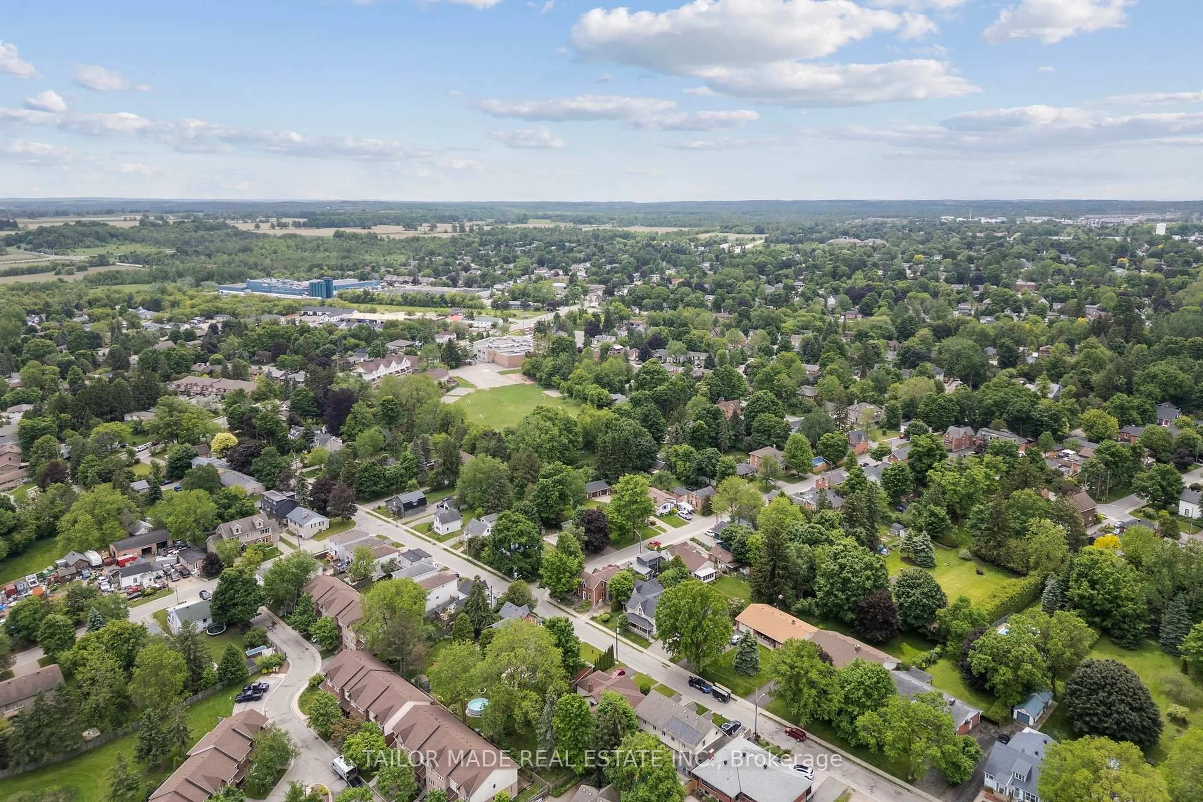 A pic from outside/outdoor area/front of a property/back of a property/a pic from drone, unknown for 18 Amanda St, Orangeville Ontario L9W 2K2