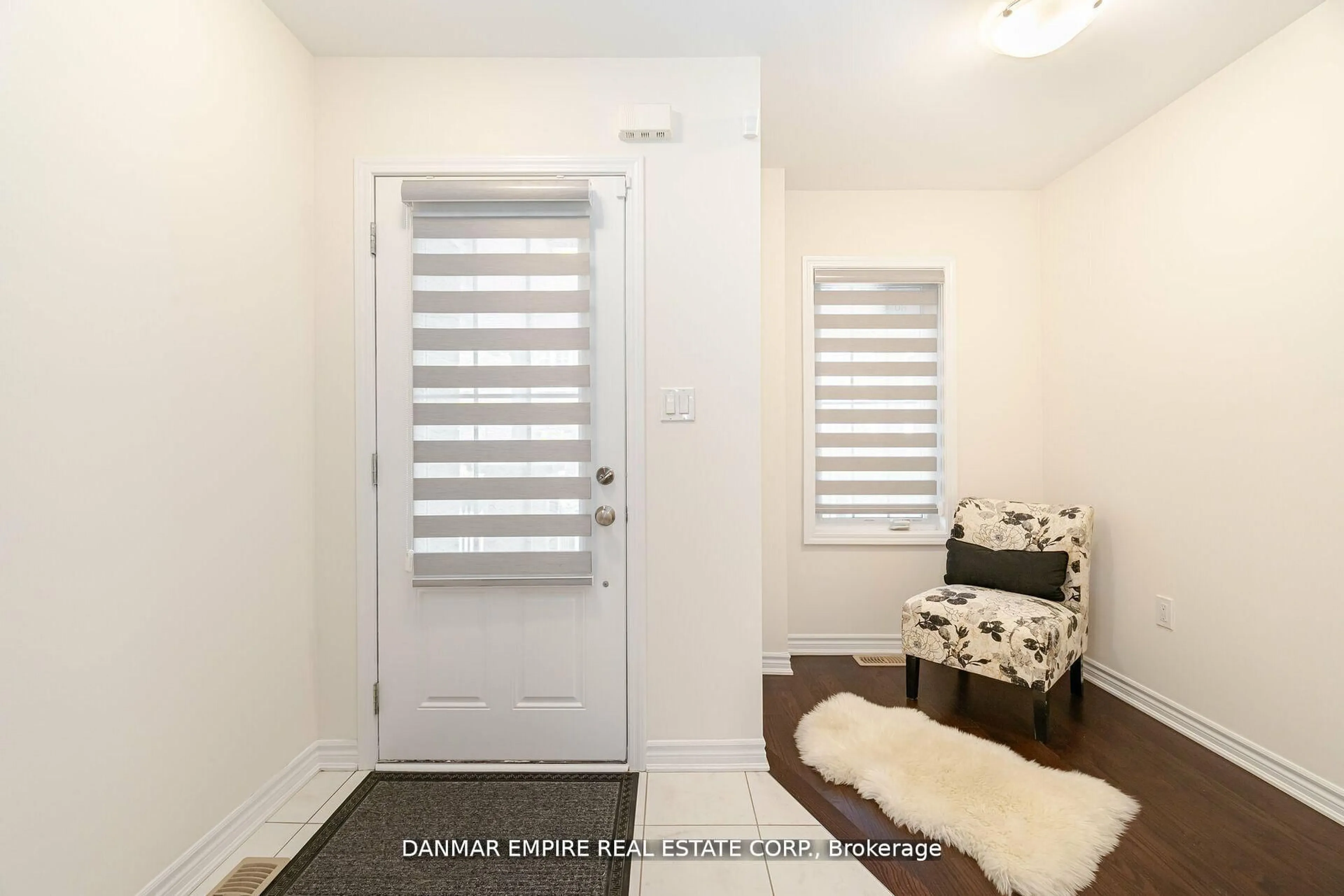 Indoor entryway for 1000 Asleton Blvd #39, Milton Ontario L9T 9L6