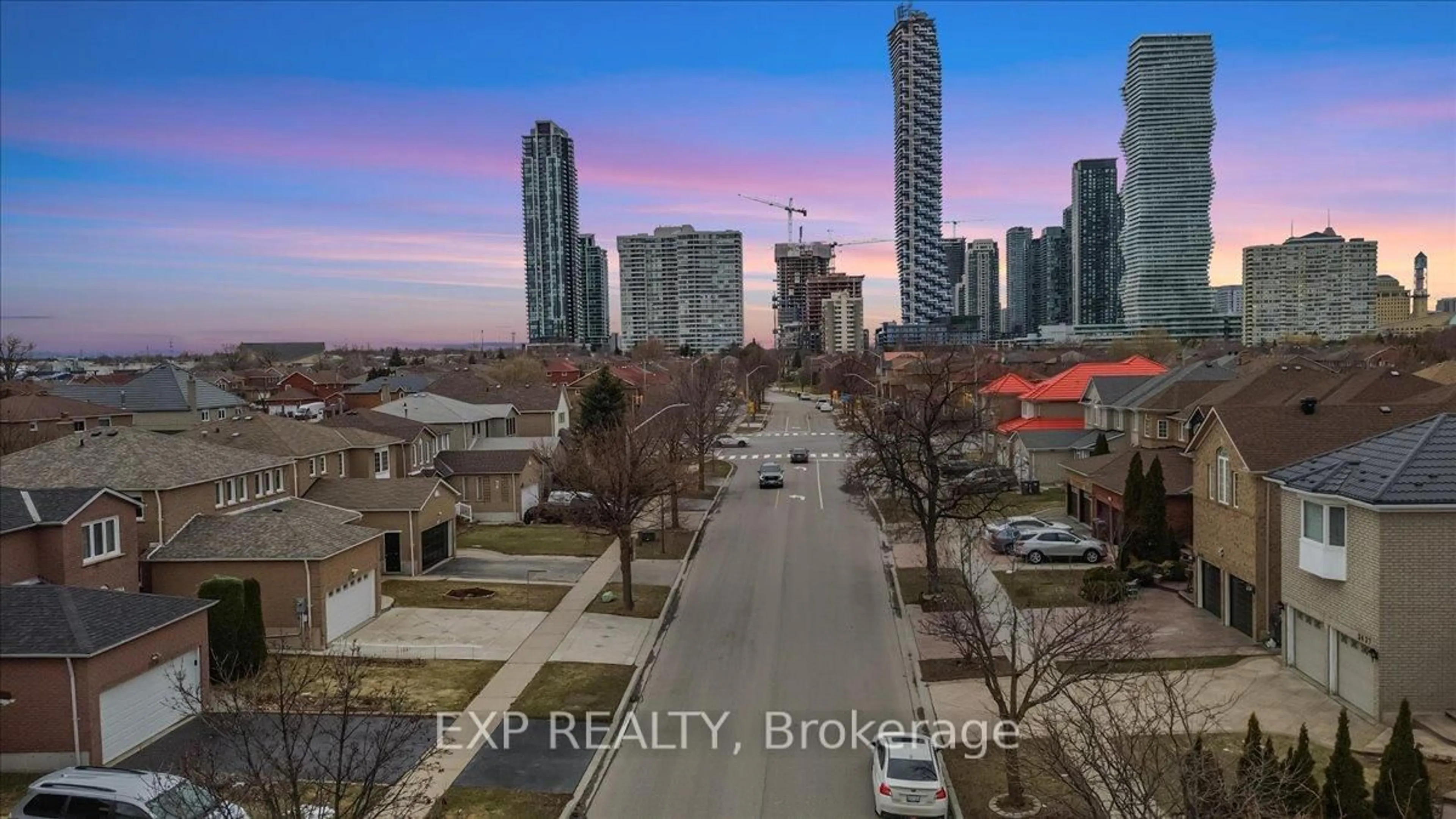 A pic from outside/outdoor area/front of a property/back of a property/a pic from drone, city buildings view from balcony for 3440 Redmond Rd, Mississauga Ontario L5B 3S5