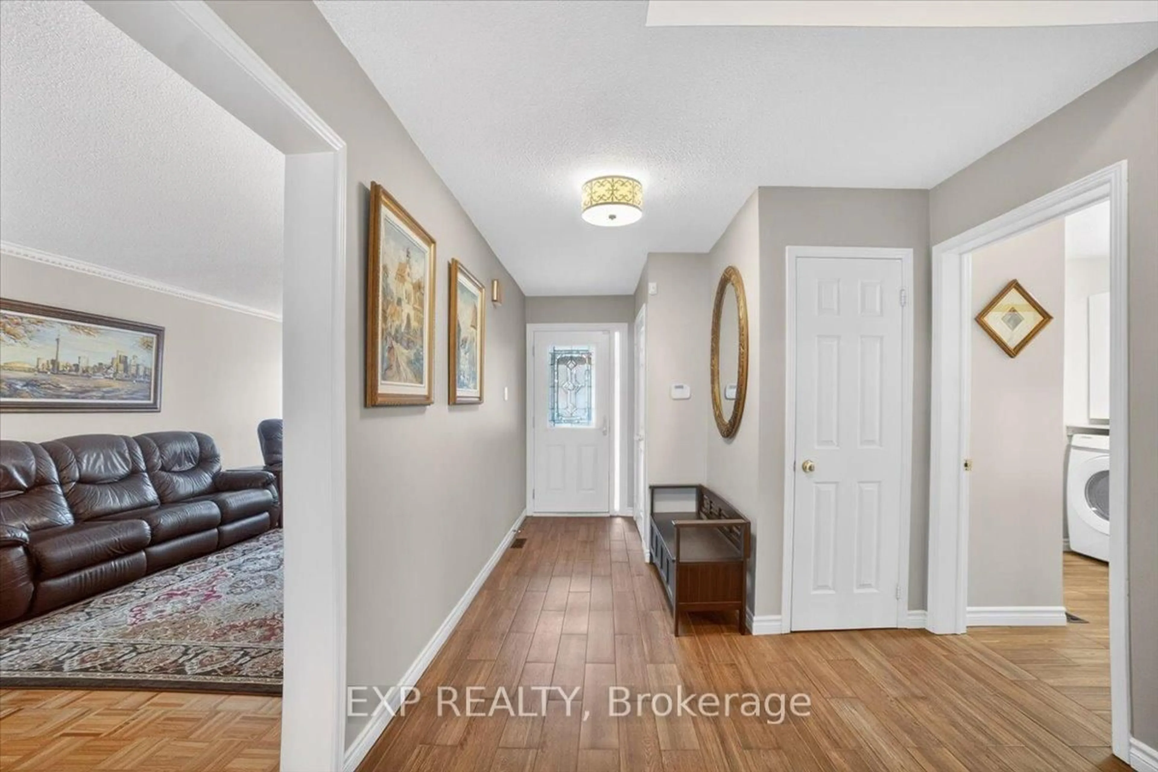 Indoor entryway for 3440 Redmond Rd, Mississauga Ontario L5B 3S5