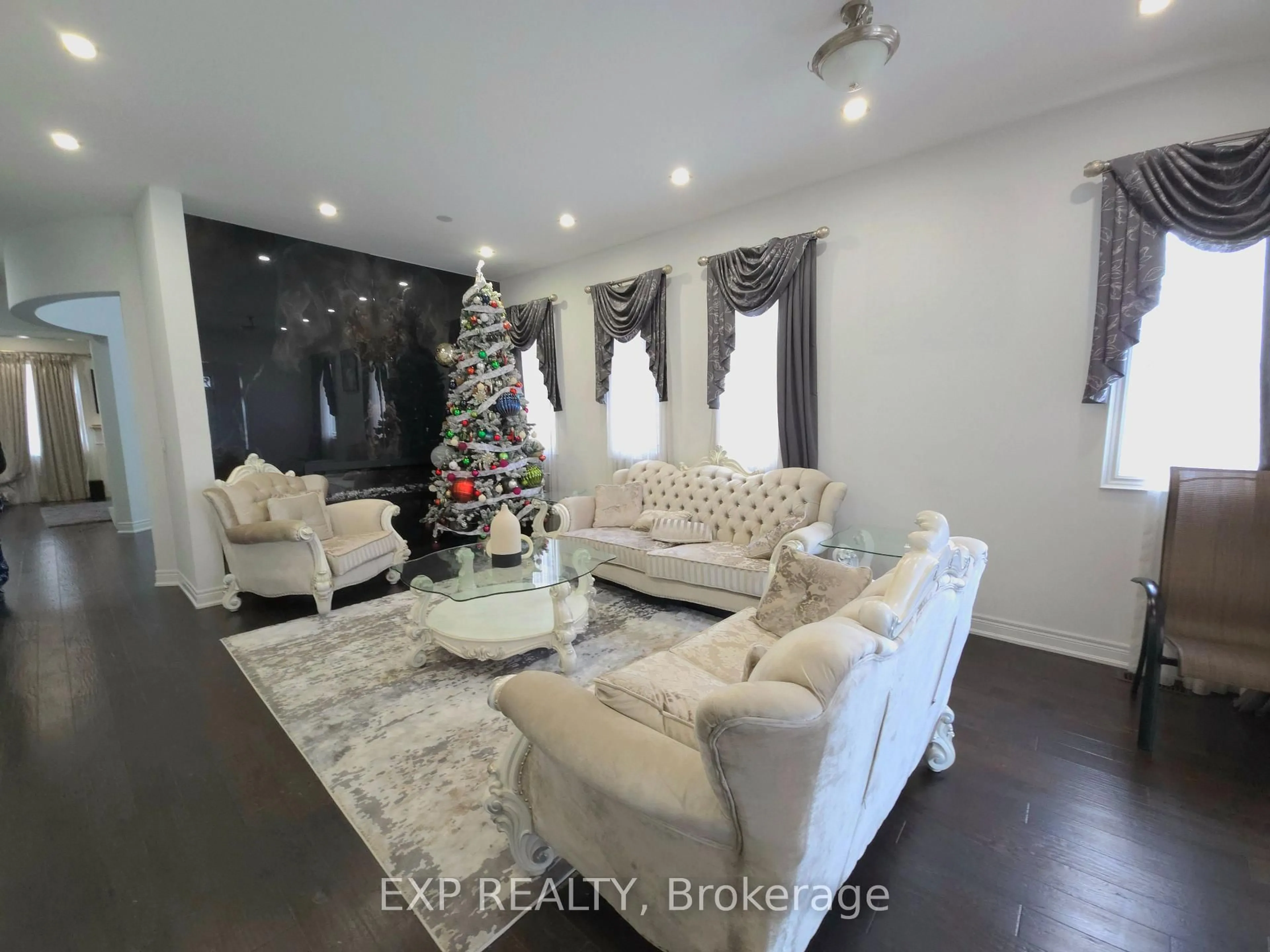 Living room with furniture, unknown for 448 Dougall Ave, Caledon Ontario L7C 4A6