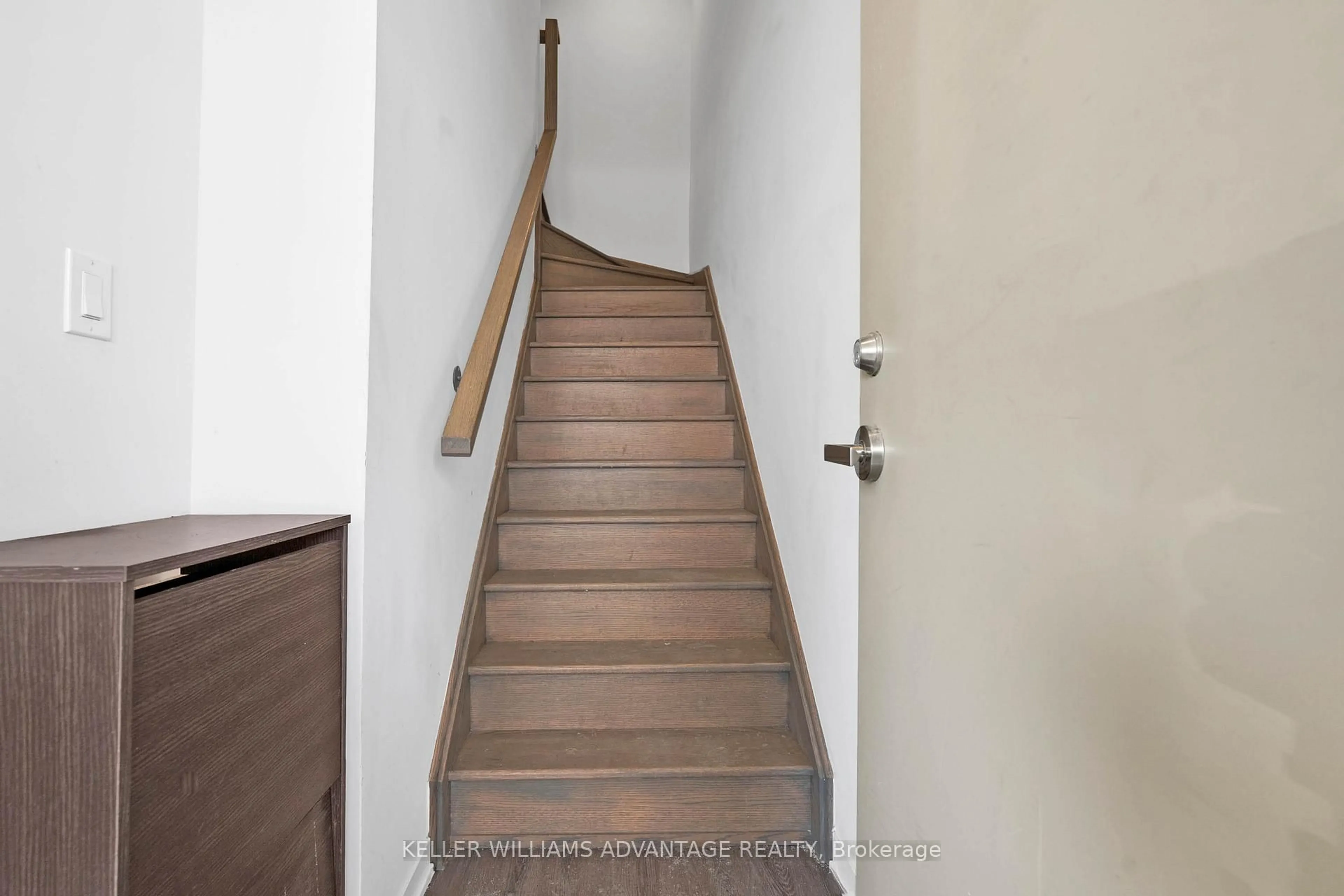 Stairs for 40 William Jackson Way, Toronto Ontario M8V 0J7