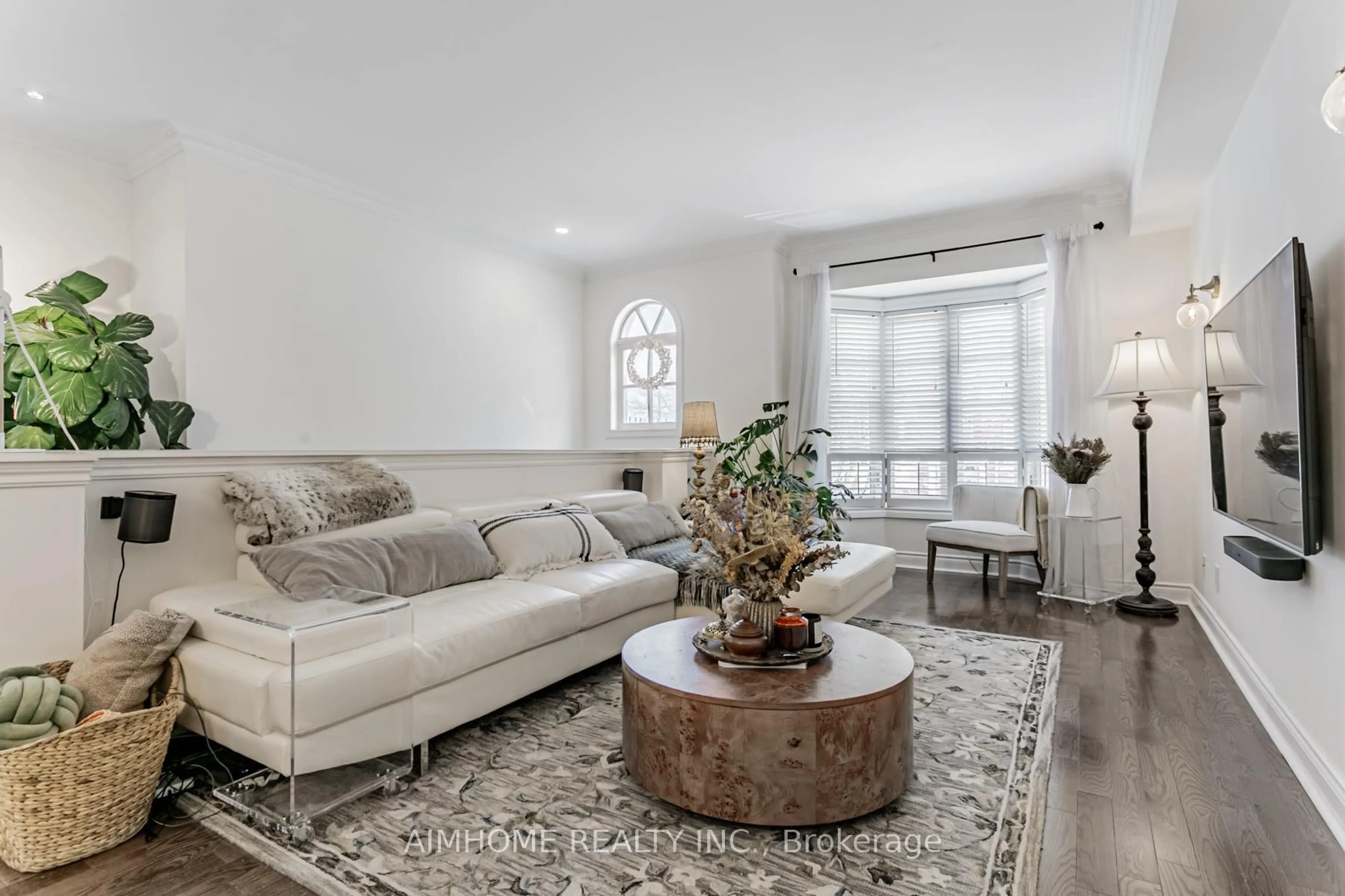 Living room with furniture, unknown for 2 Brownstone Lane, Toronto Ontario M8X 2Z6