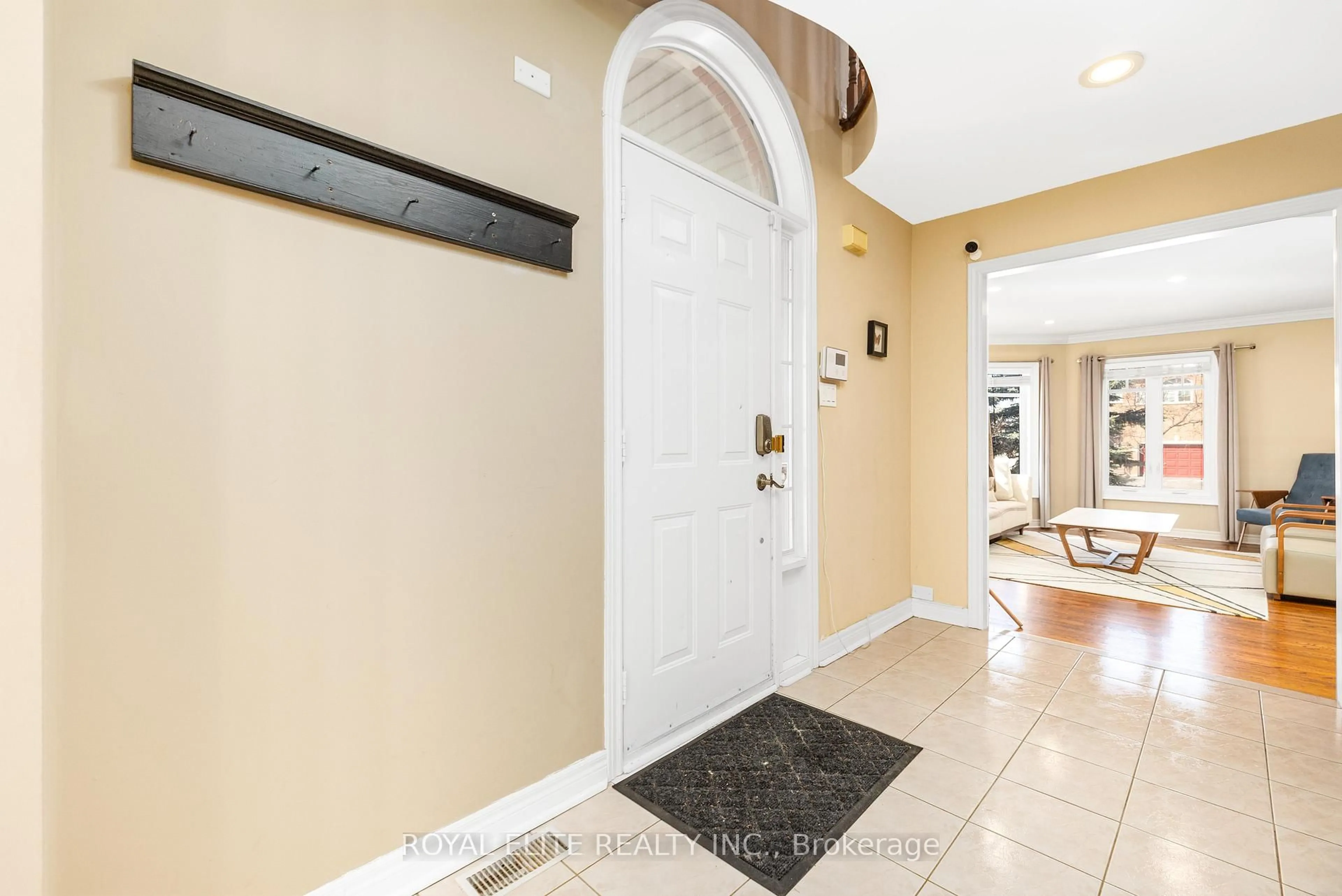 Indoor entryway for 2979 Picton Pl, Mississauga Ontario L5M 5S7