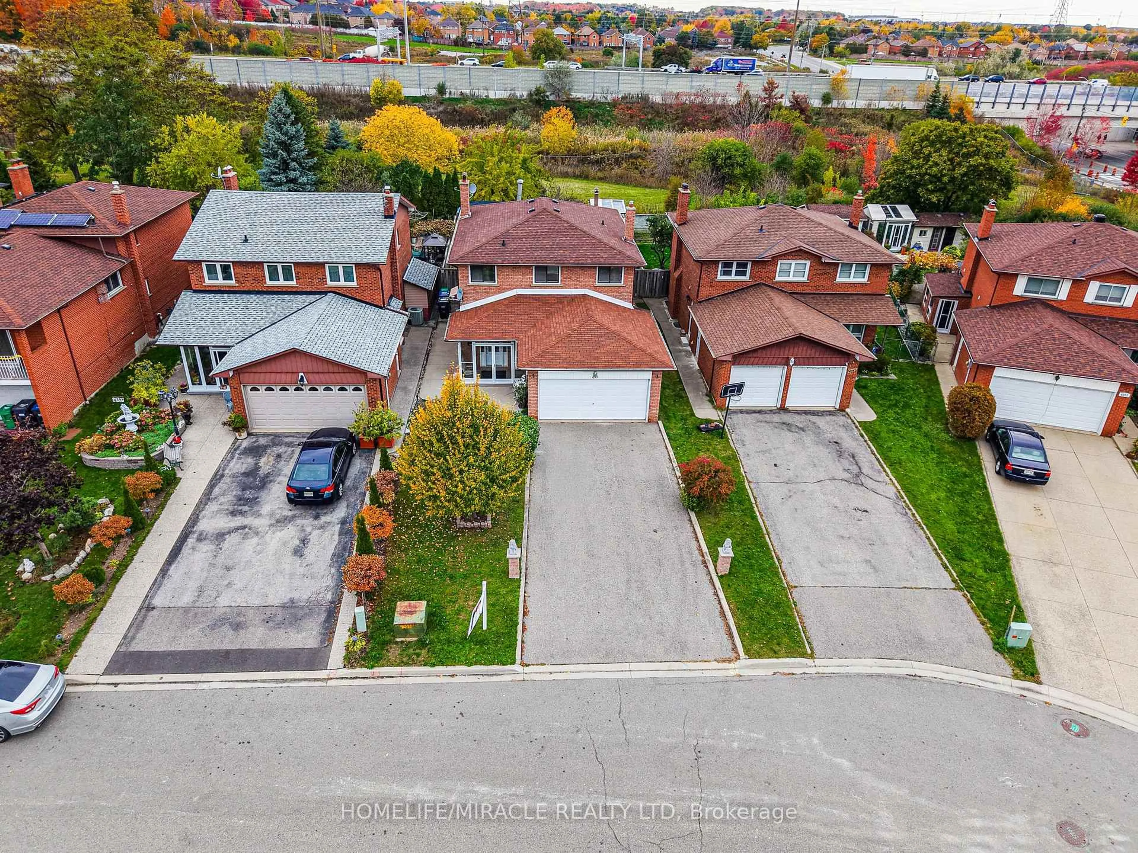 A pic from outside/outdoor area/front of a property/back of a property/a pic from drone, street for 4343 Alta Crt, Mississauga Ontario L4Z 1N6