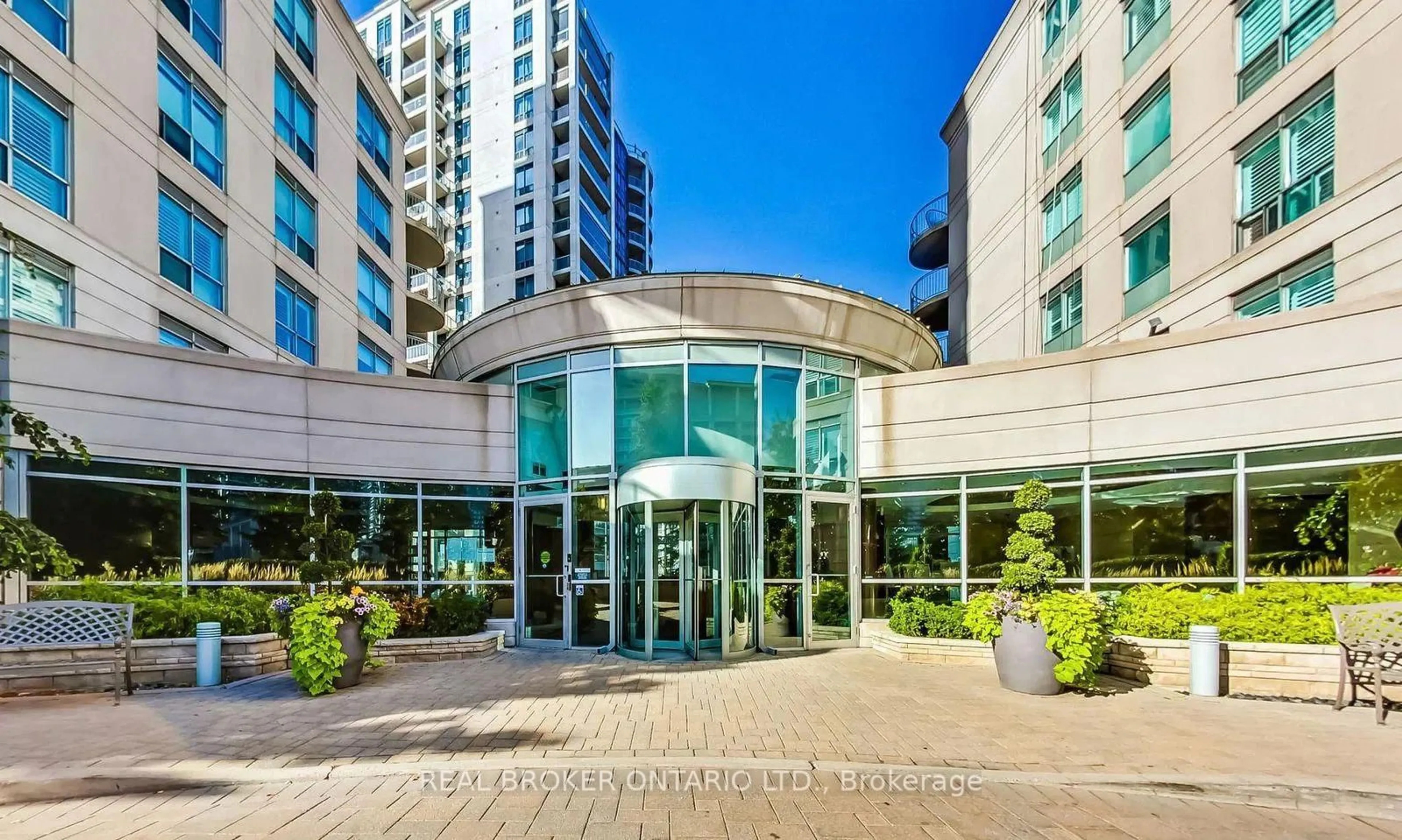 Indoor foyer for 2111 Lakeshore Blvd #1112, Toronto Ontario M8V 4E8