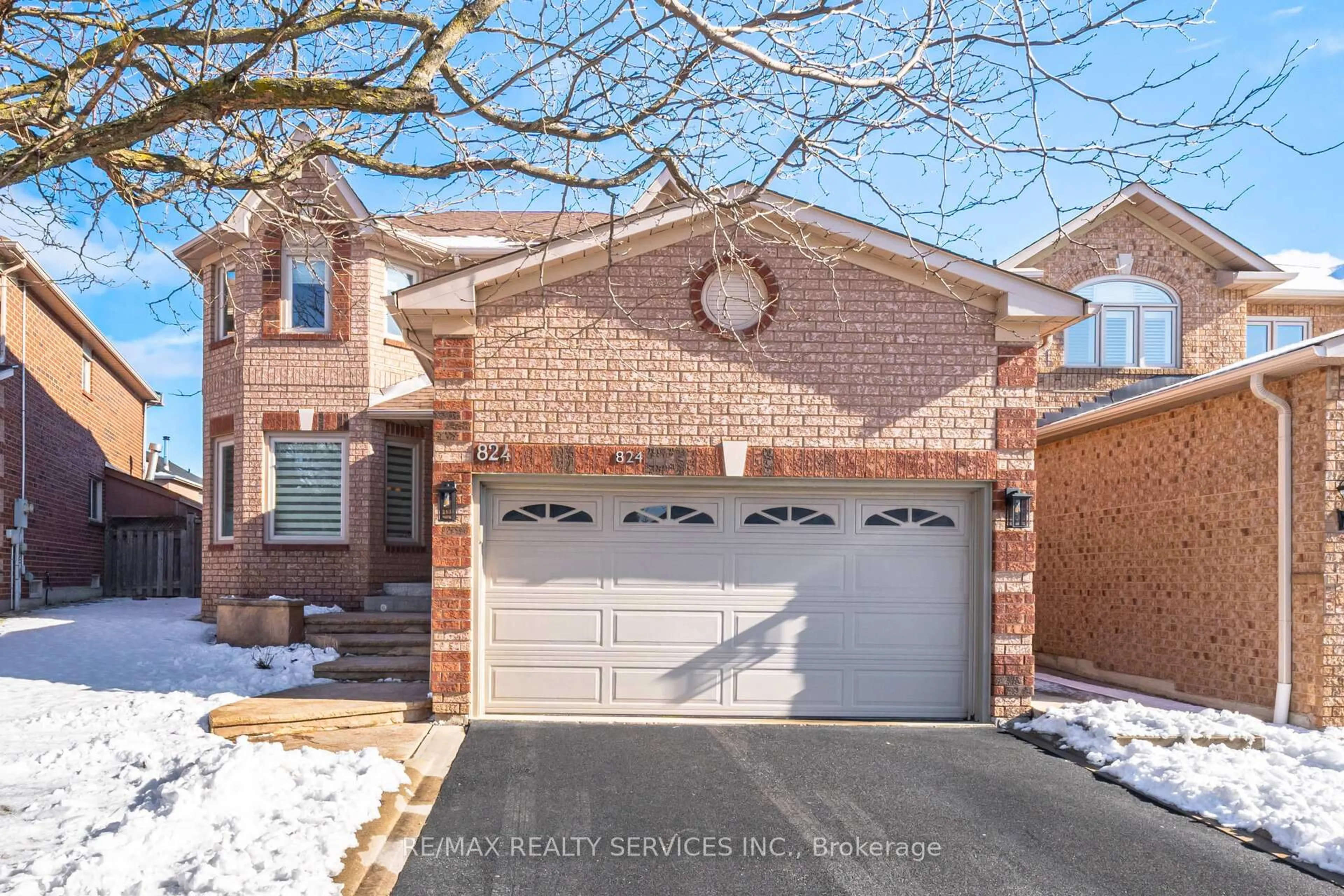 Home with brick exterior material, street for 824 Drysdale Dr, Mississauga Ontario L5V 1X4
