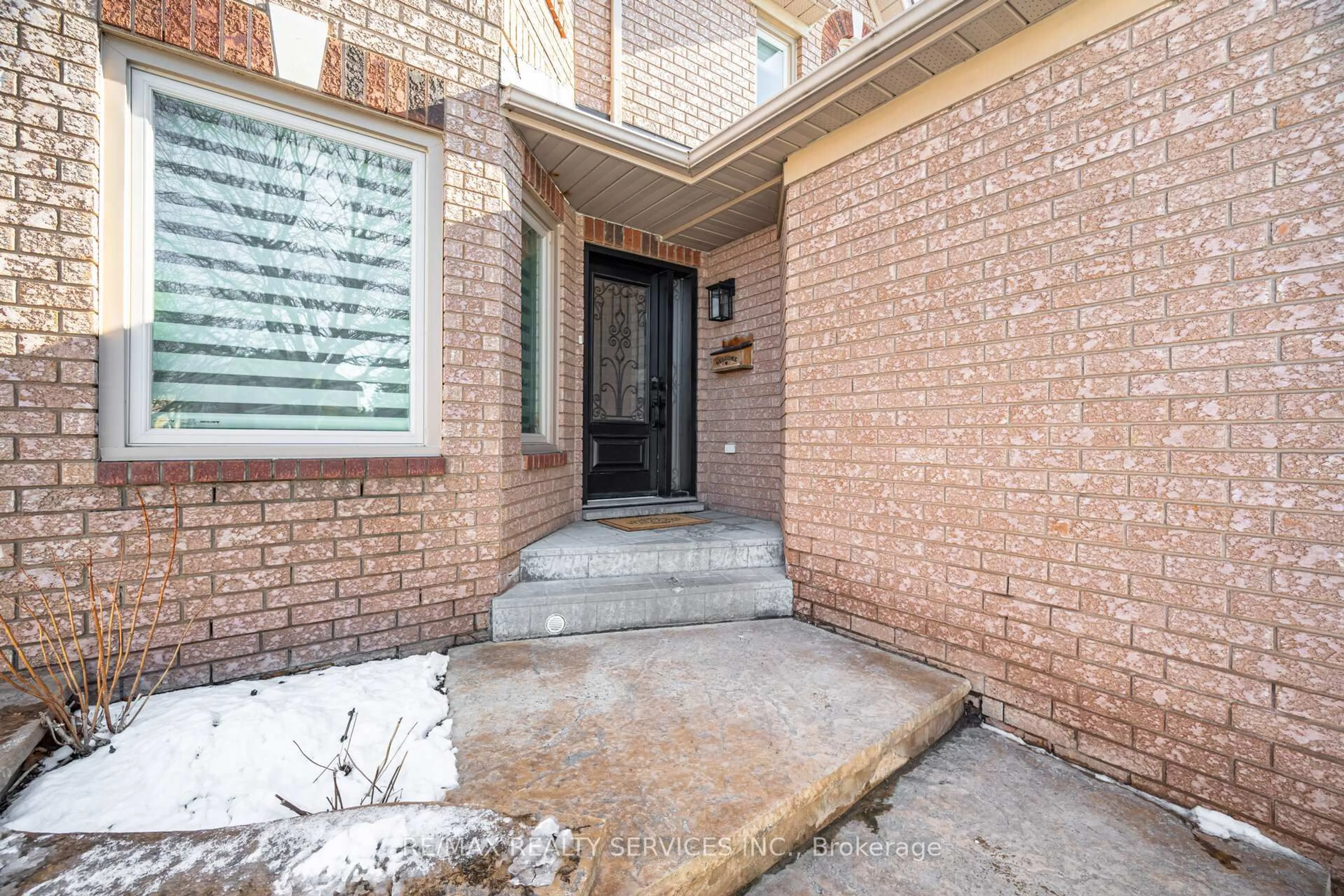 Unknown for 824 Drysdale Dr, Mississauga Ontario L5V 1X4