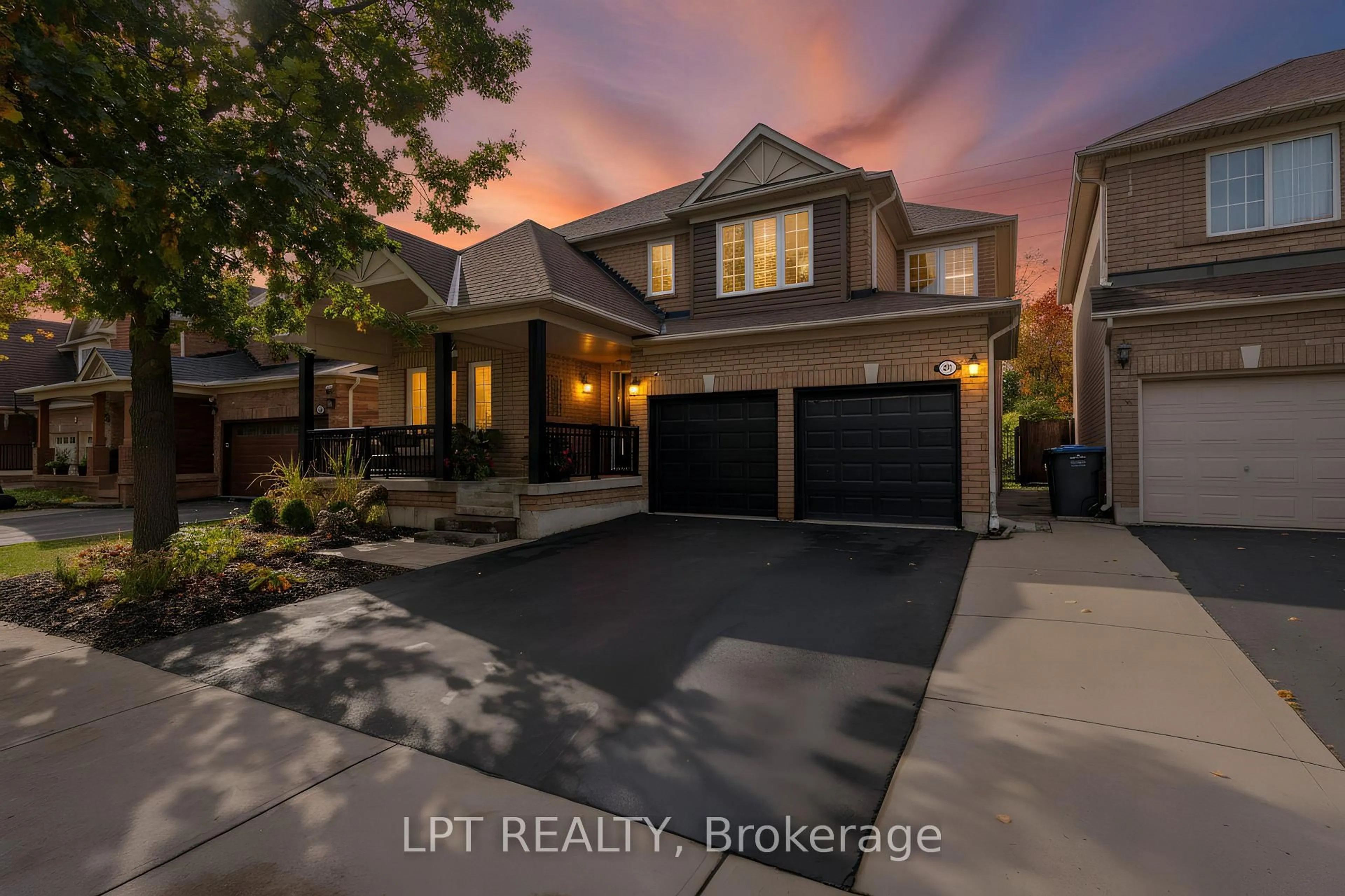 A pic from outside/outdoor area/front of a property/back of a property/a pic from drone, street for 32 Fireside Dr, Brampton Ontario L7A 1P2