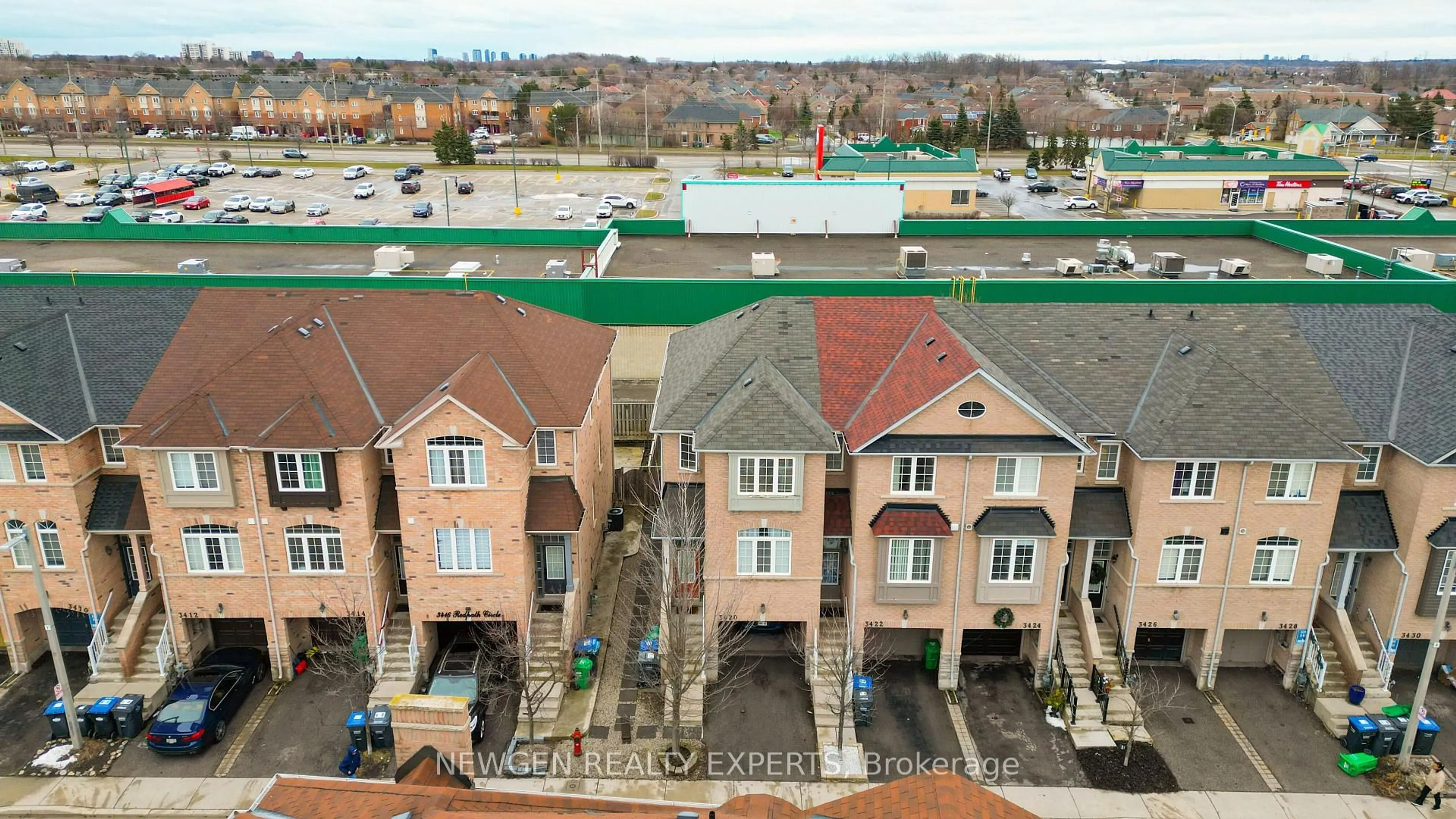 A pic from outside/outdoor area/front of a property/back of a property/a pic from drone, city buildings view from balcony for 3420 Redpath Circ, Mississauga Ontario L5N 8R7
