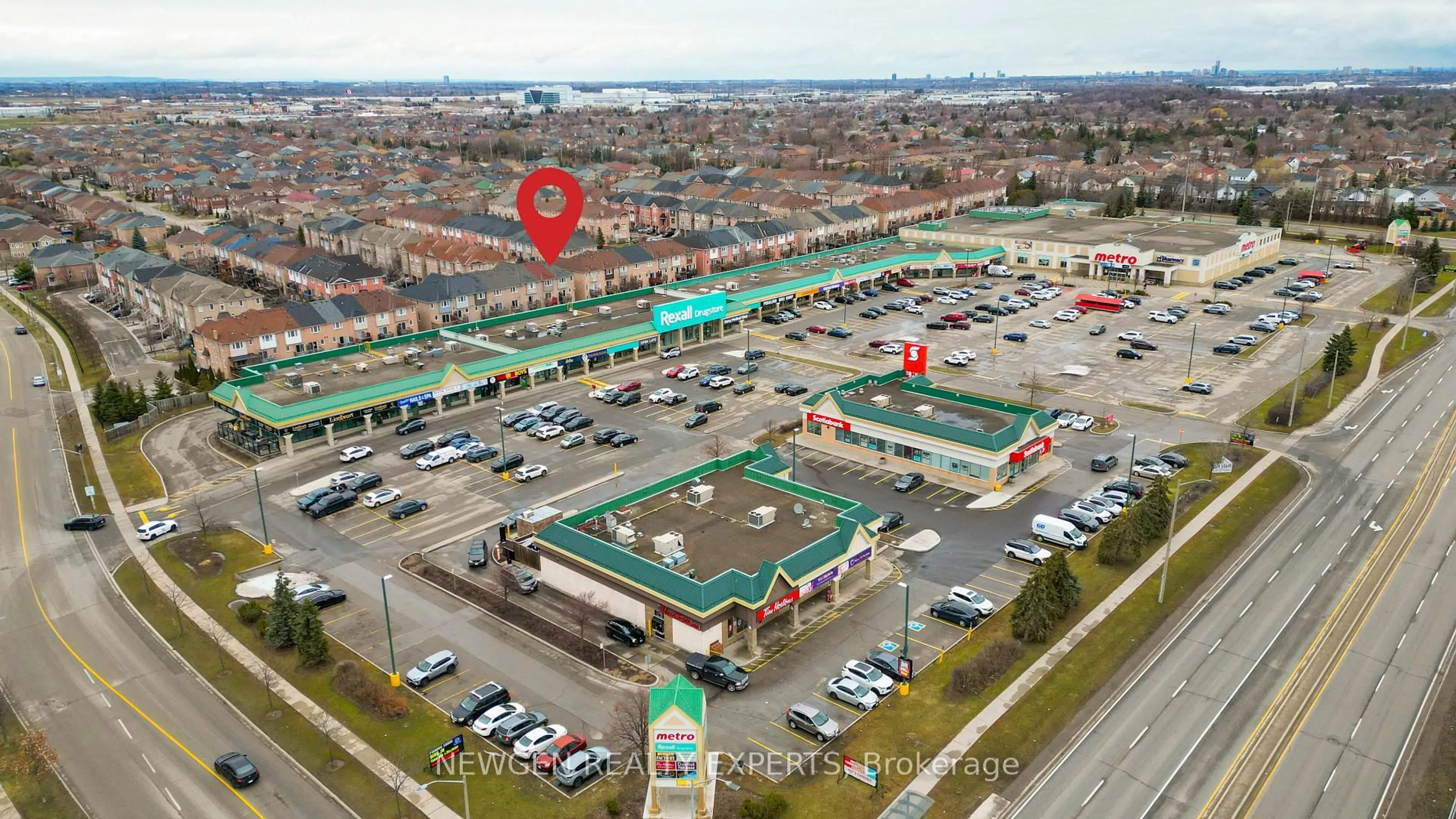 A pic from outside/outdoor area/front of a property/back of a property/a pic from drone, street for 3420 Redpath Circ, Mississauga Ontario L5N 8R7