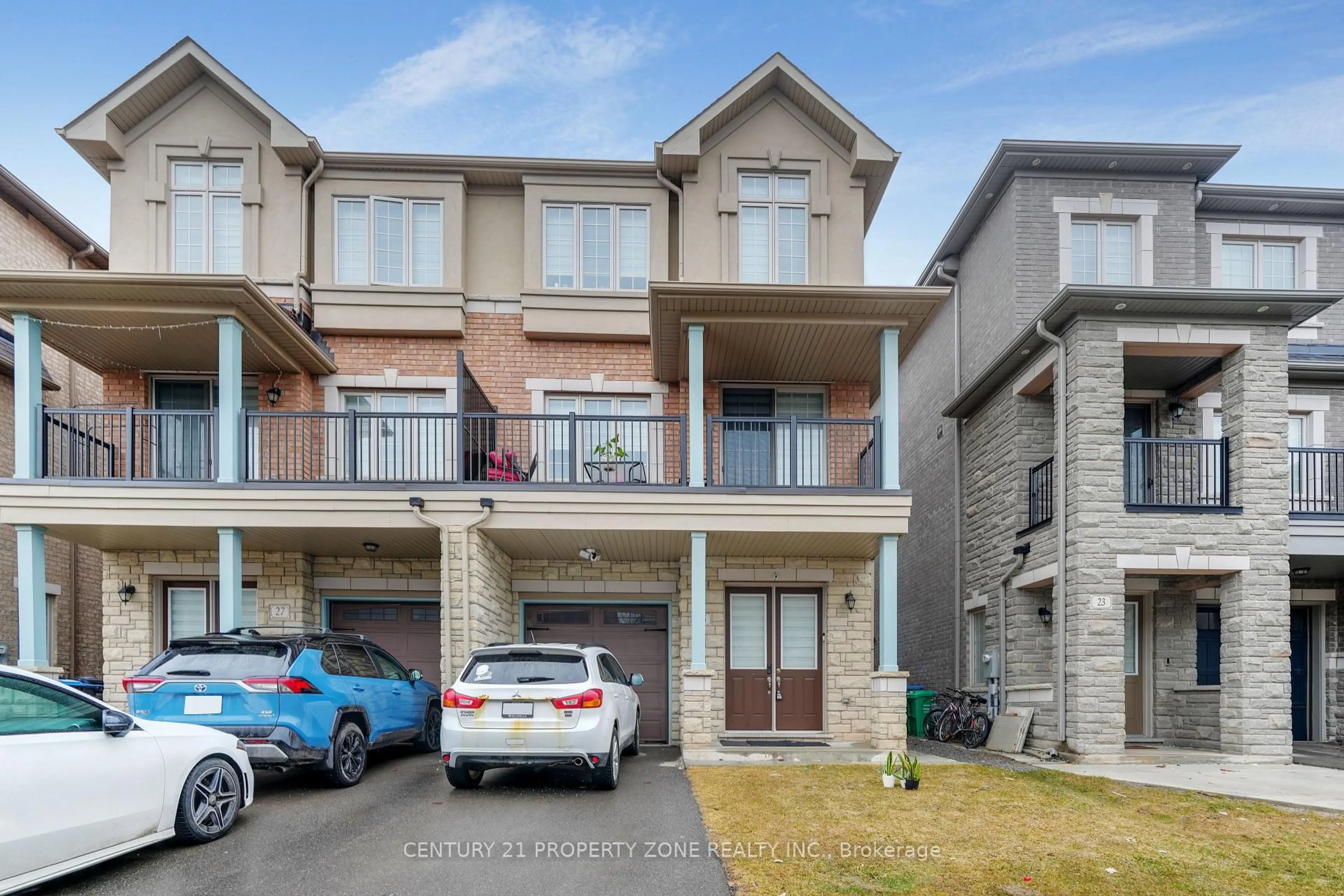 A pic from outside/outdoor area/front of a property/back of a property/a pic from drone, street for 25 Hashmi Pl, Brampton Ontario L6Y 0H8