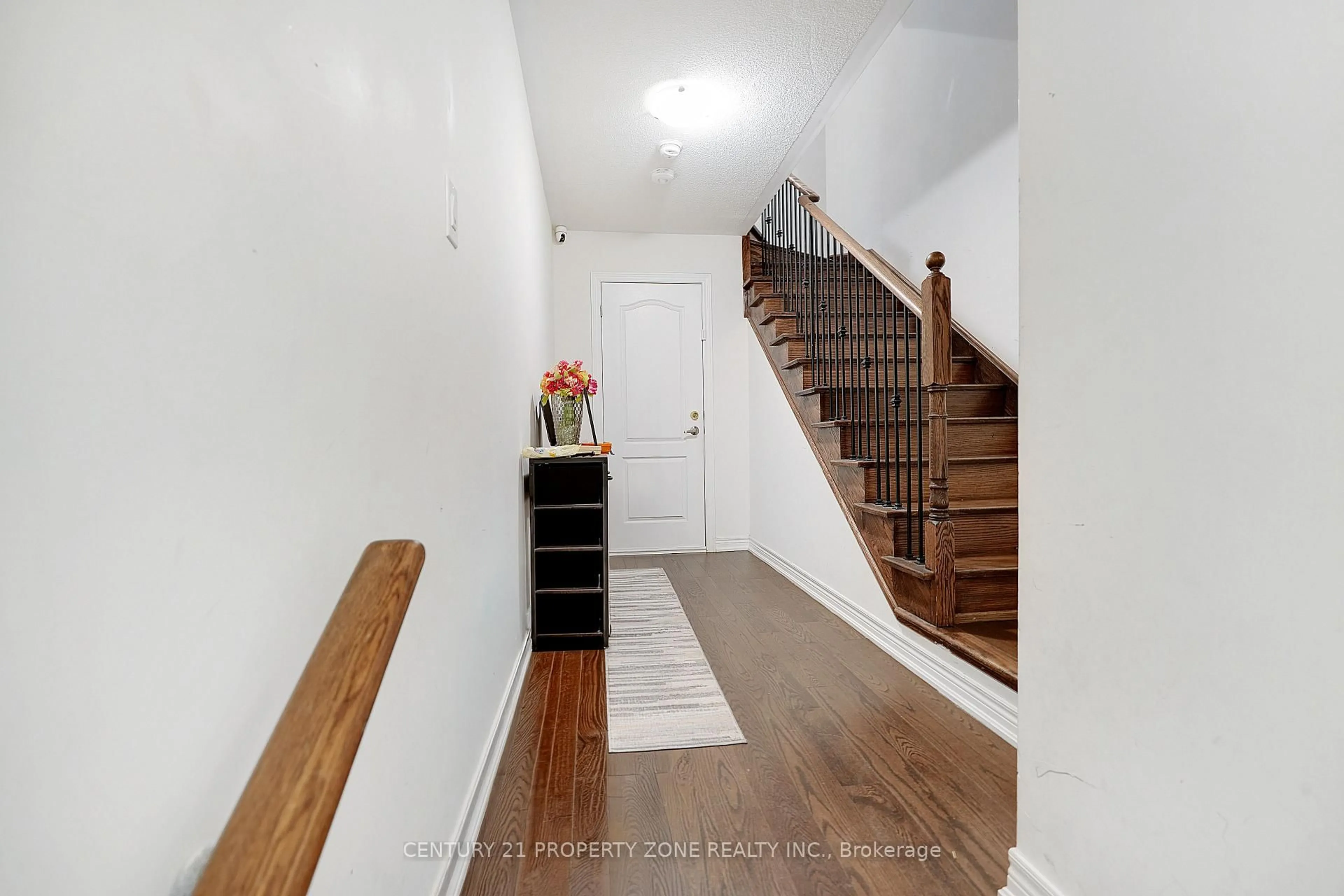 Indoor entryway for 25 Hashmi Pl, Brampton Ontario L6Y 0H8