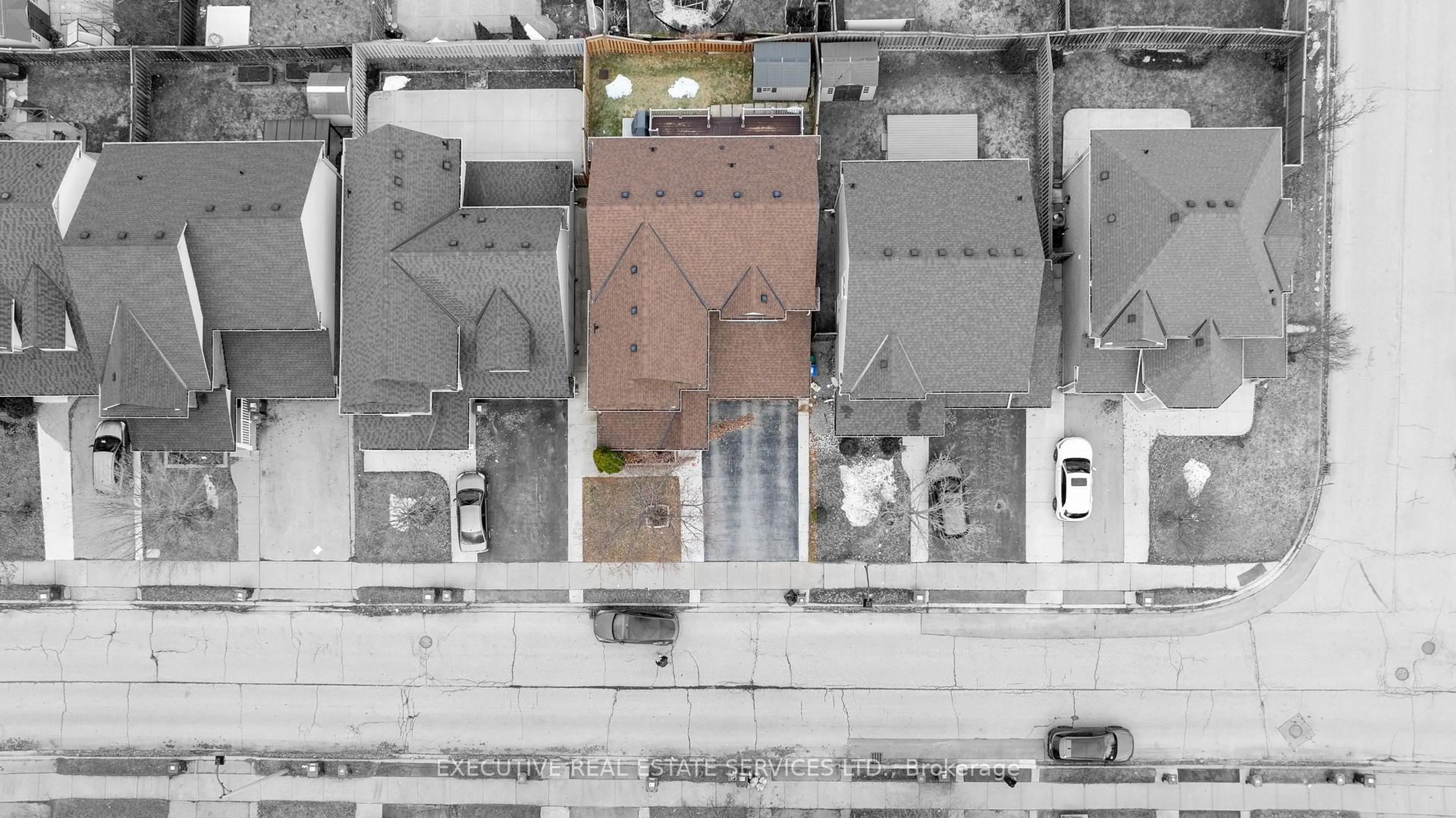 A pic from outside/outdoor area/front of a property/back of a property/a pic from drone, building for 20 Wetmeadow Dr, Brampton Ontario L7A 2T6