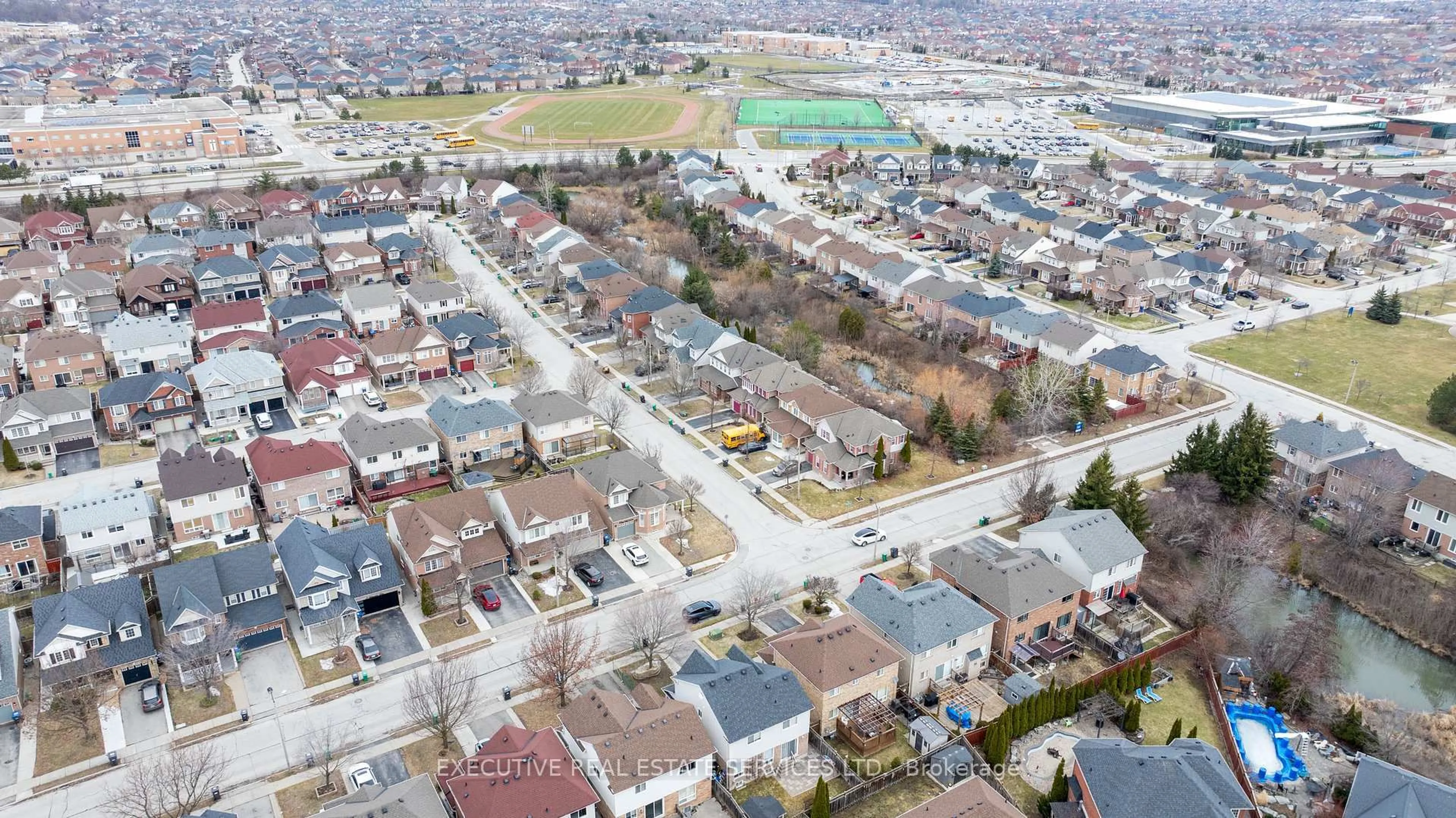 A pic from outside/outdoor area/front of a property/back of a property/a pic from drone, street for 20 Wetmeadow Dr, Brampton Ontario L7A 2T6