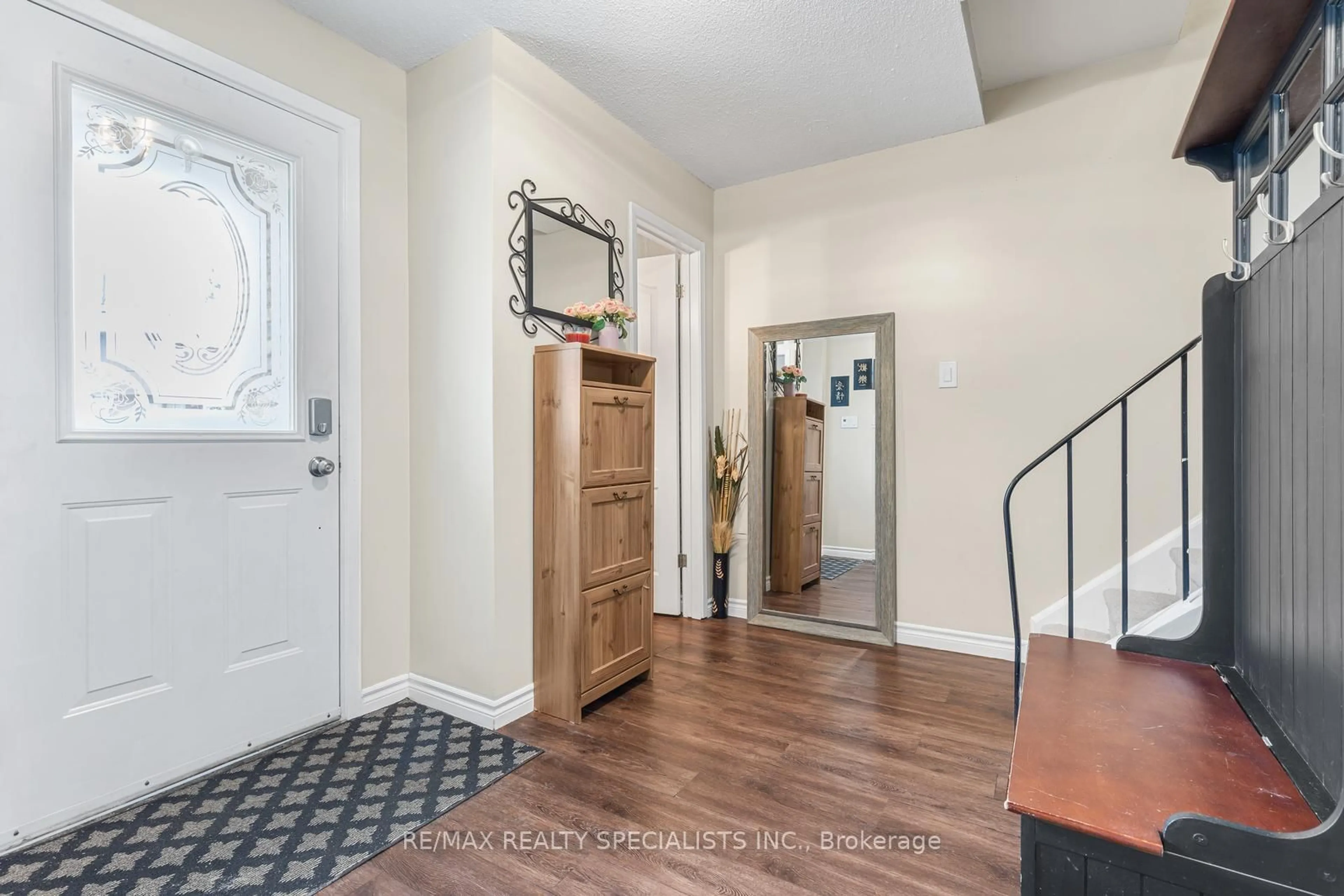 Indoor entryway for 6650 Falconer Dr #49, Mississauga Ontario L5N 1B5