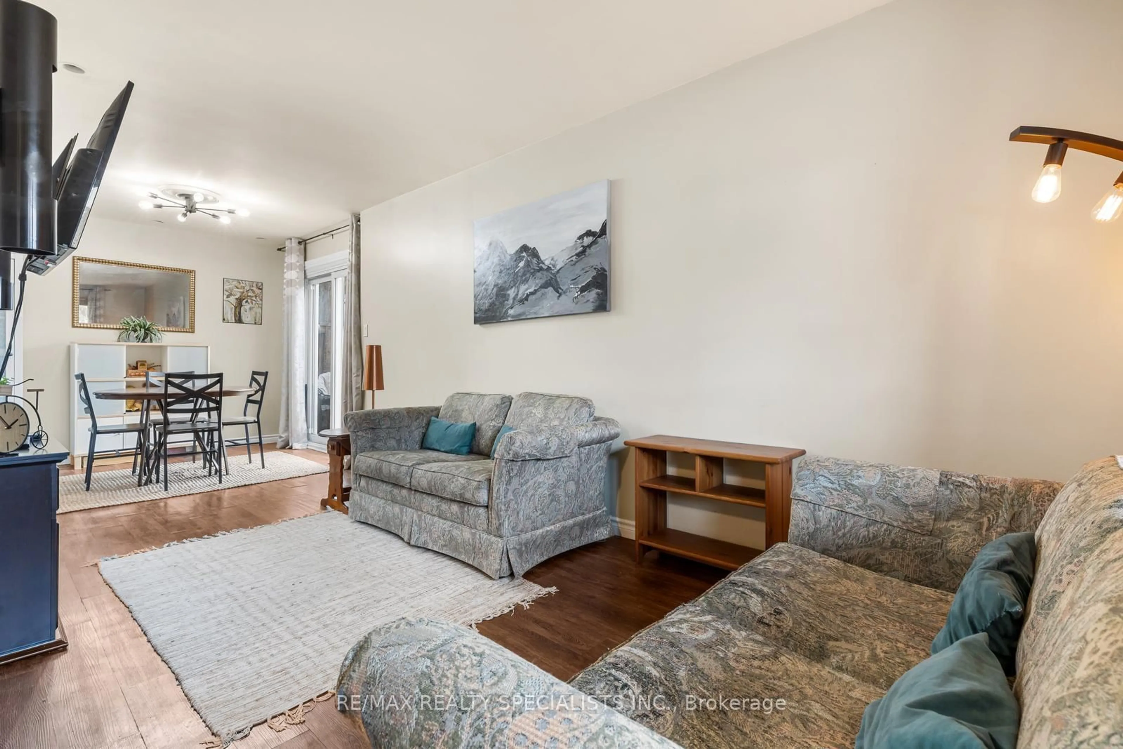 Living room with furniture, unknown for 6650 Falconer Dr #49, Mississauga Ontario L5N 1B5