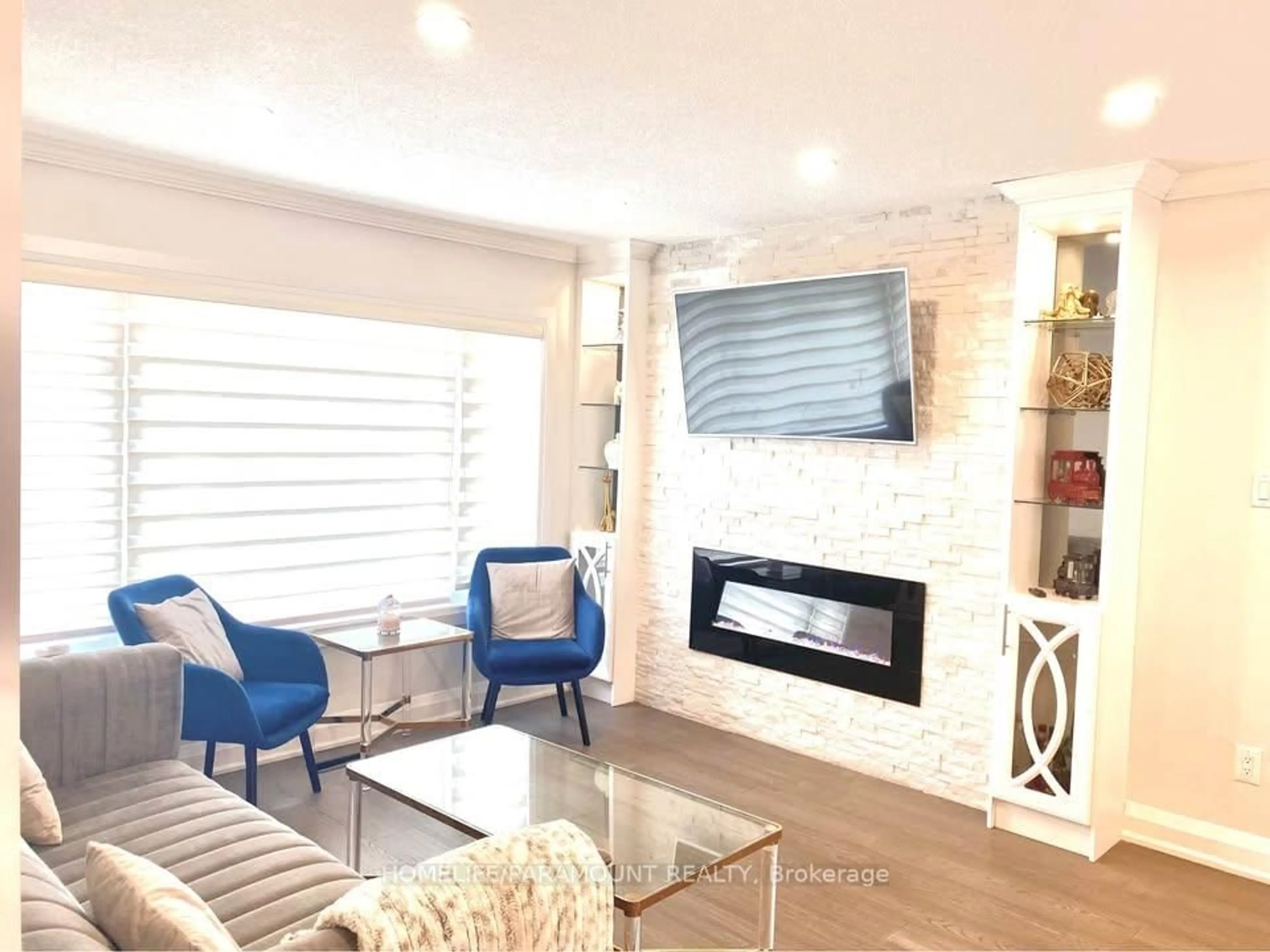 Living room with furniture, unknown for 411 Bronte Rd, Oakville Ontario L6L 5C3