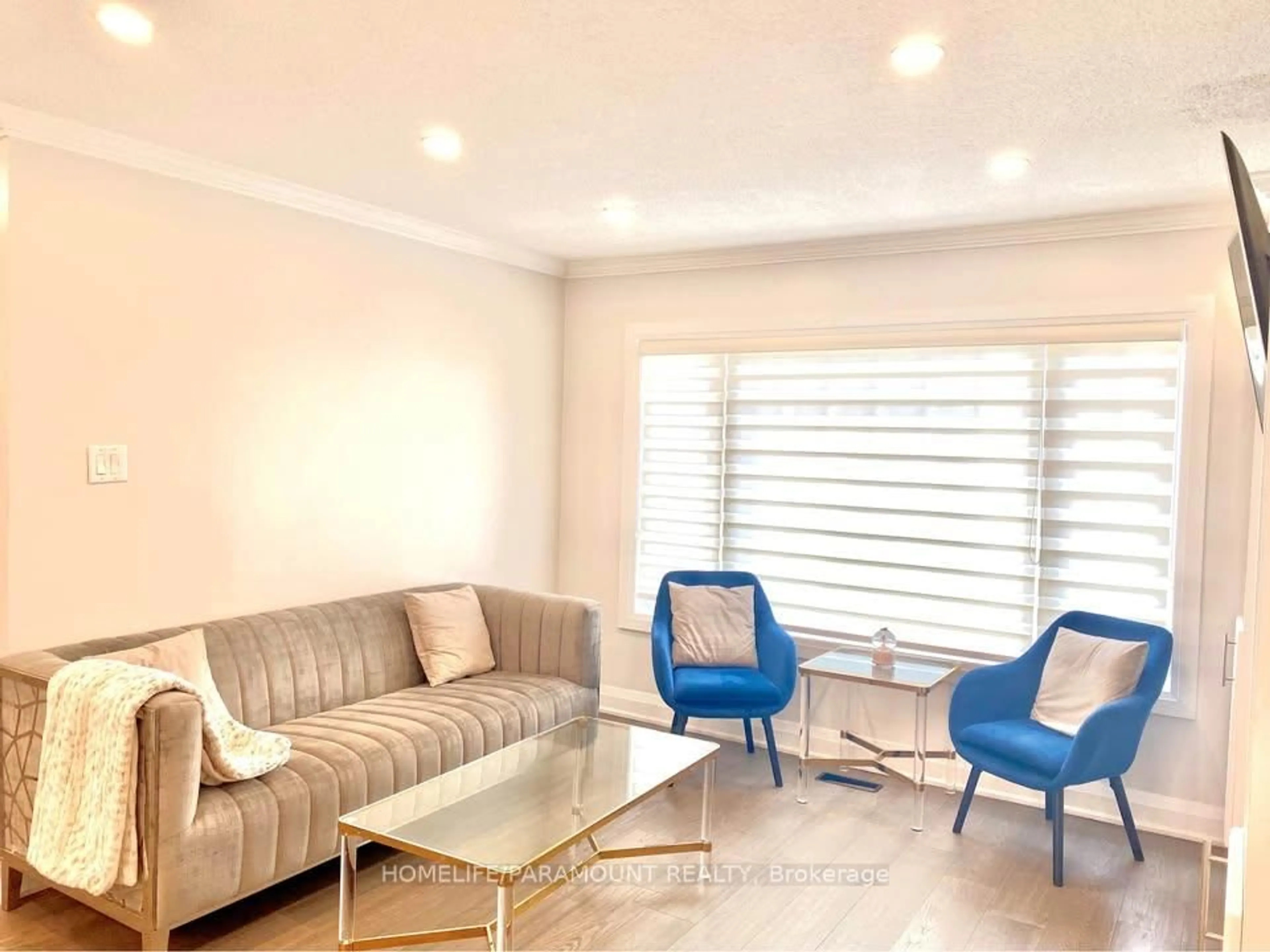 Living room with furniture, wood/laminate floor for 411 Bronte Rd, Oakville Ontario L6L 5C3