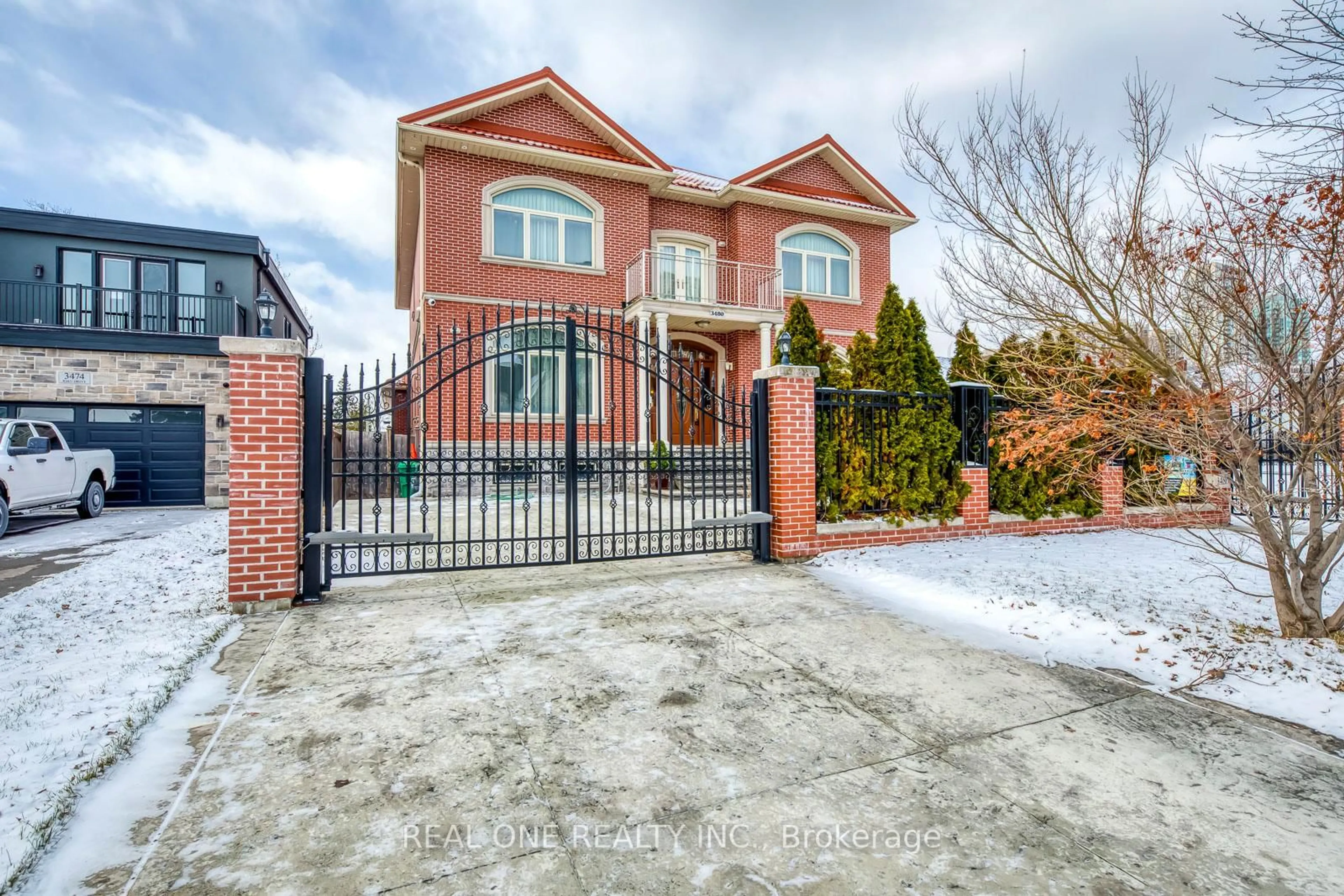 Home with brick exterior material, street for 3480 Joan Dr, Mississauga Ontario L5B 1T5
