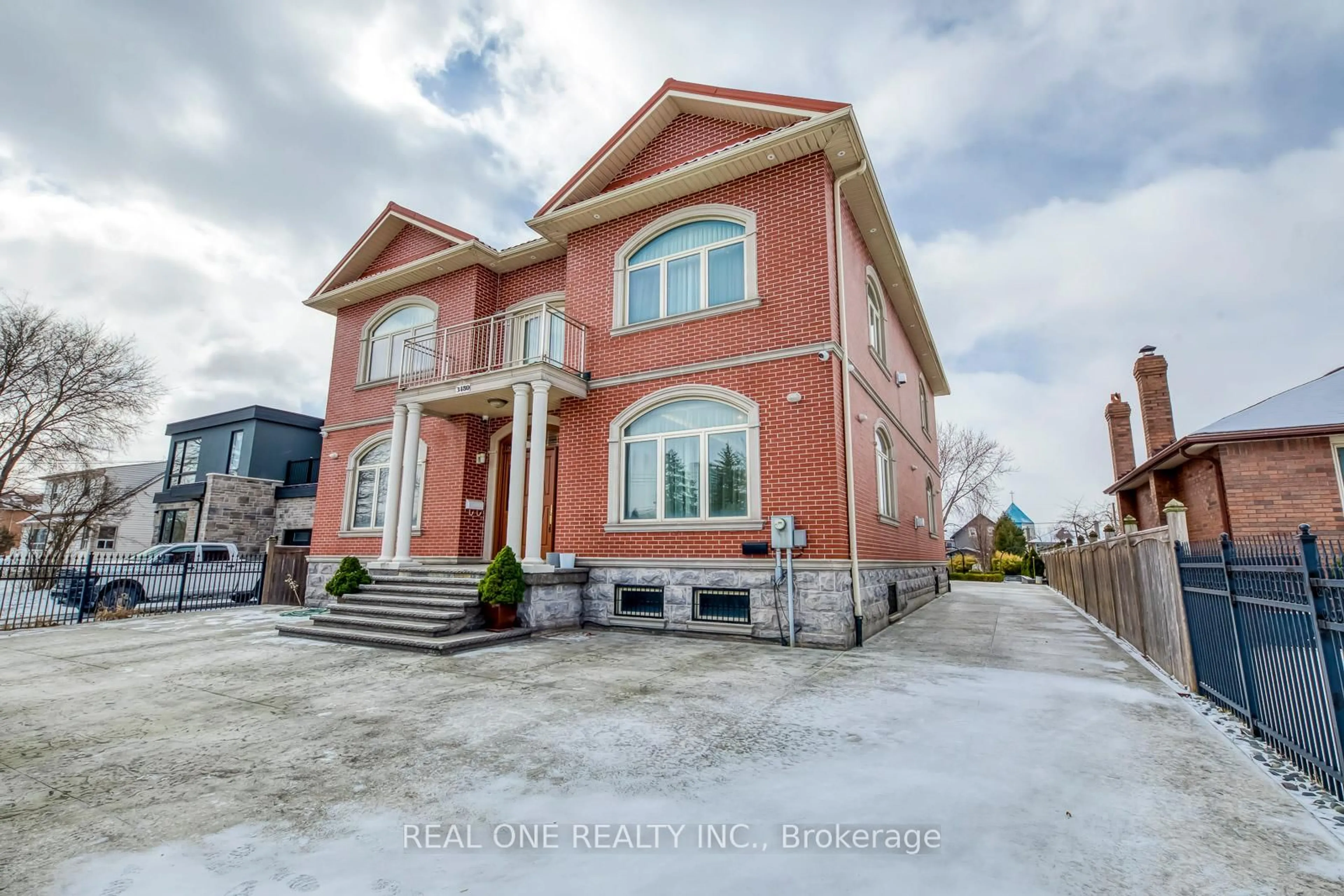 Home with brick exterior material, building for 3480 Joan Dr, Mississauga Ontario L5B 1T5