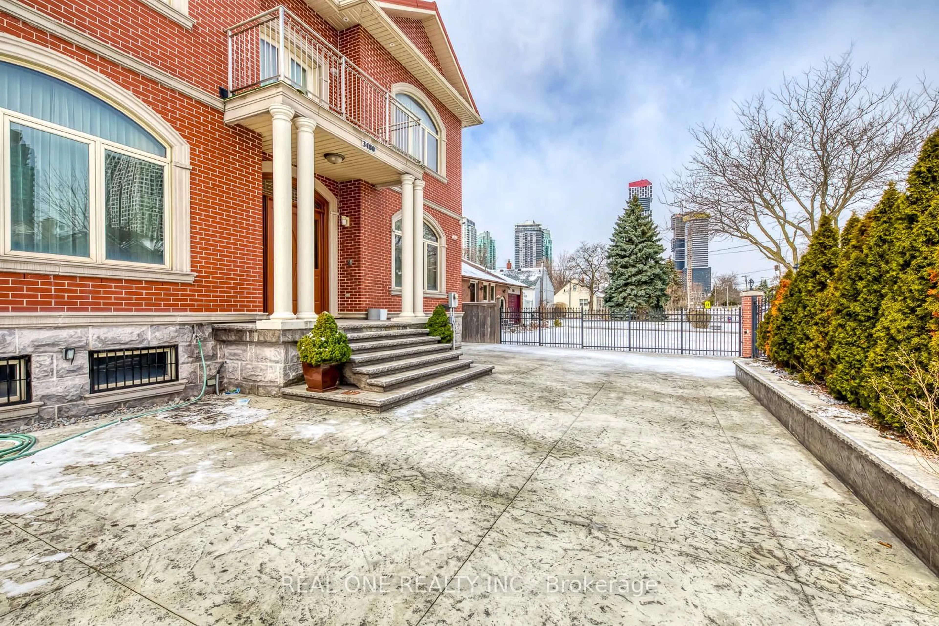 Home with brick exterior material, street for 3480 Joan Dr, Mississauga Ontario L5B 1T5