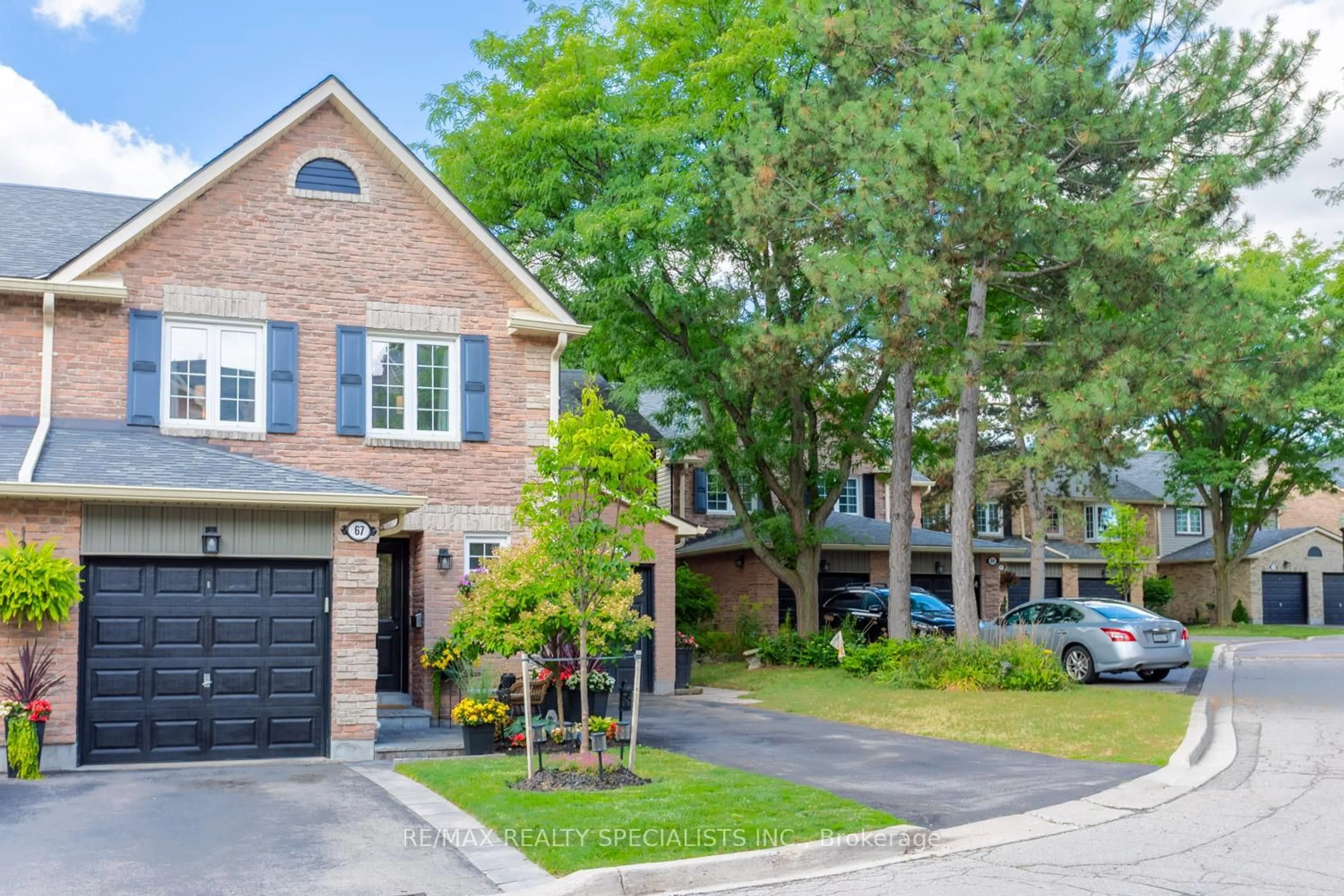 Home with brick exterior material, street for 2766 Folkway Dr #67, Mississauga Ontario L5L 3M3