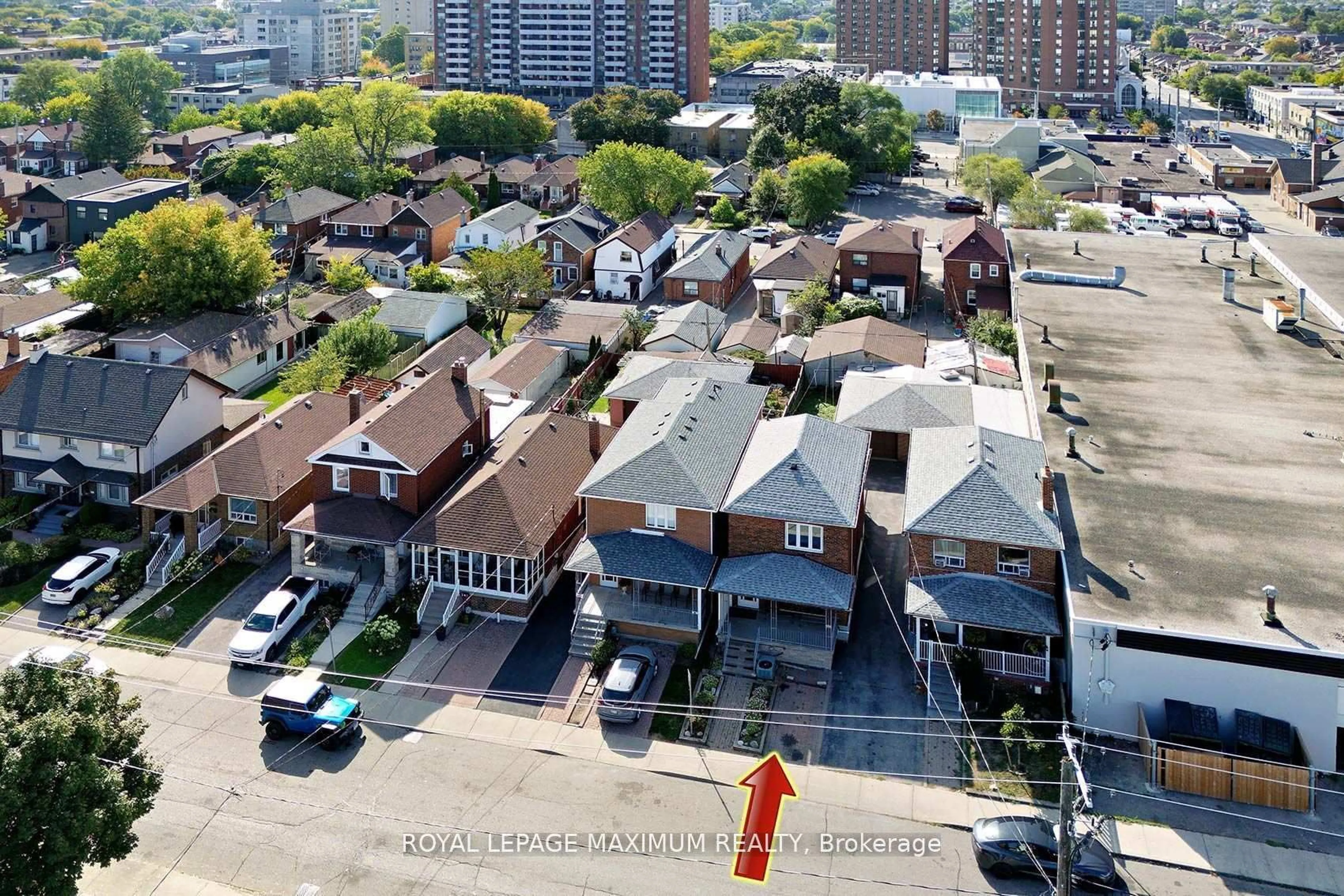 A pic from outside/outdoor area/front of a property/back of a property/a pic from drone, city buildings view from balcony for 245 Belgravia Ave, Toronto Ontario M6E 2M9