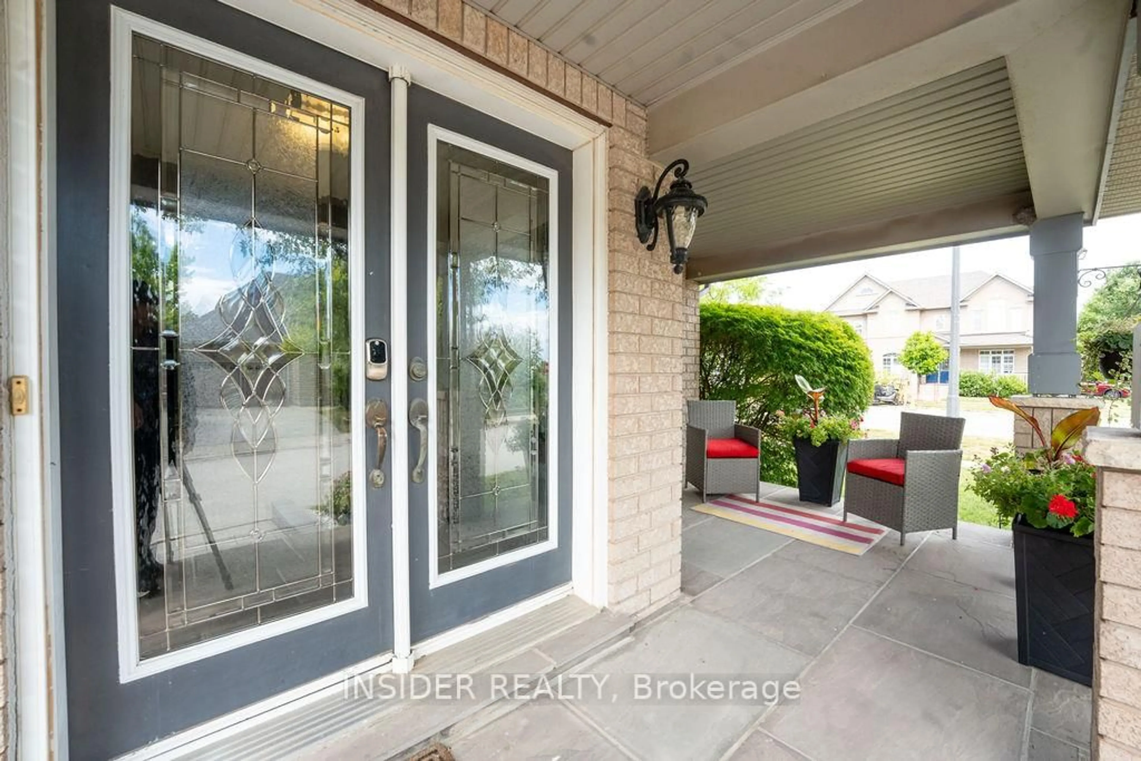 Indoor entryway for 5409 Duchess Crt, Burlington Ontario L7L 6Z4