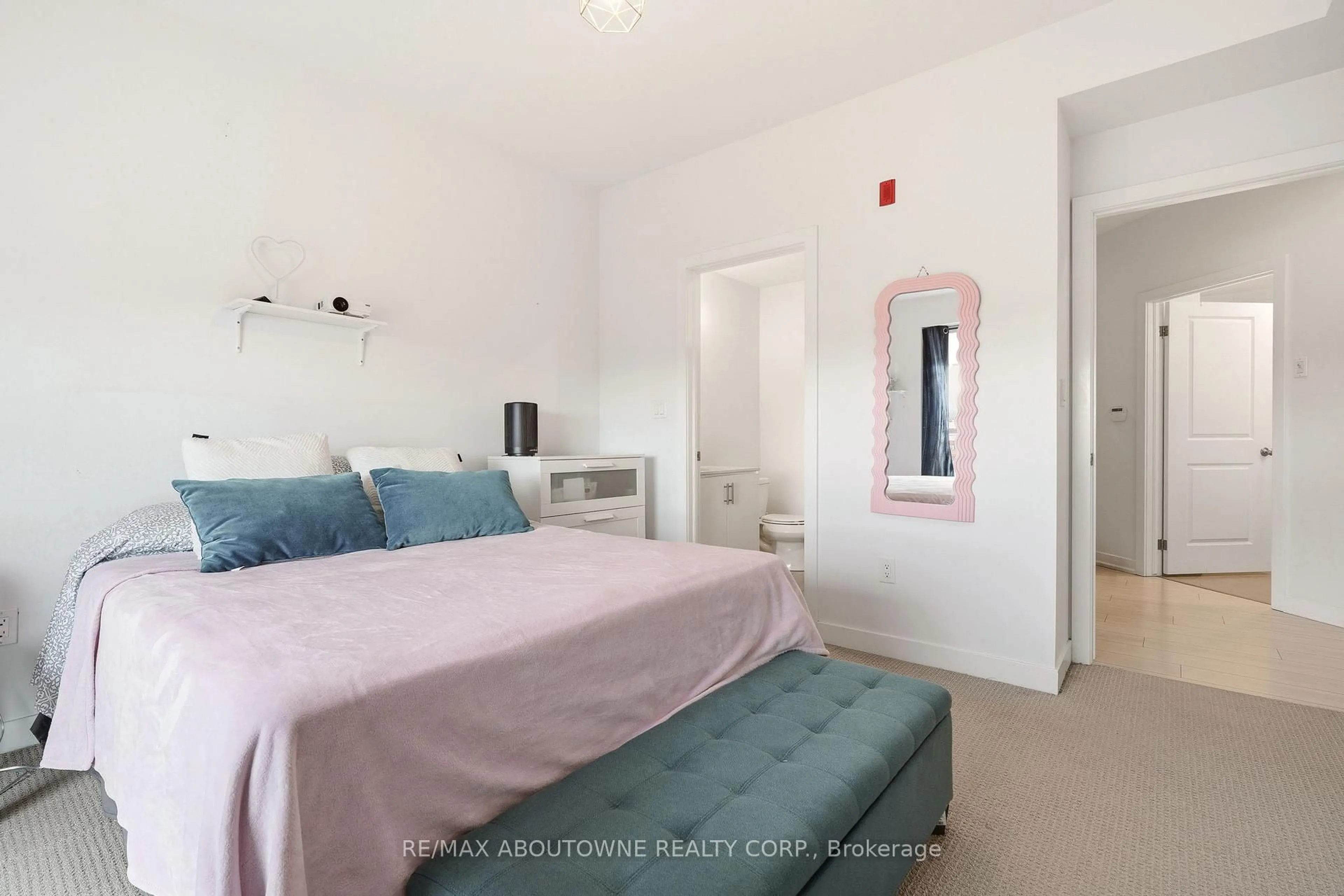 A pic of a room for 4040 Upper Middle Rd #309, Burlington Ontario L7M 0H2