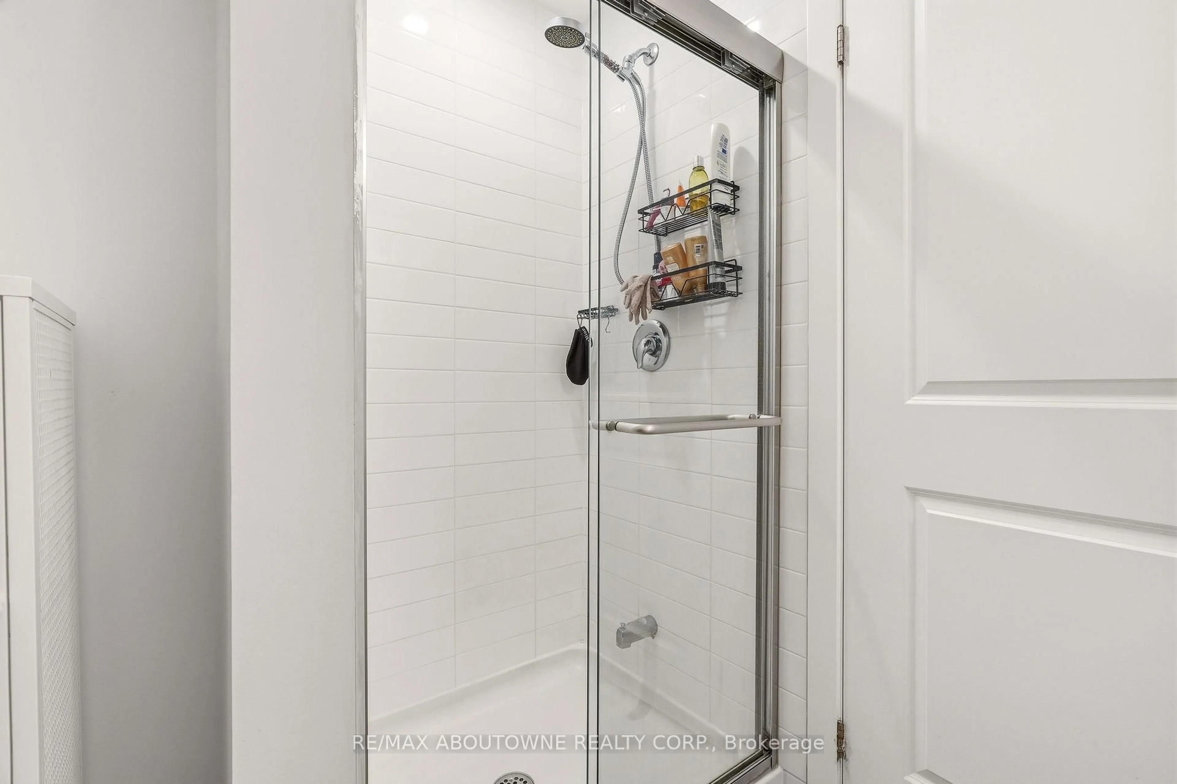 Standard bathroom, unknown for 4040 Upper Middle Rd #309, Burlington Ontario L7M 0H2