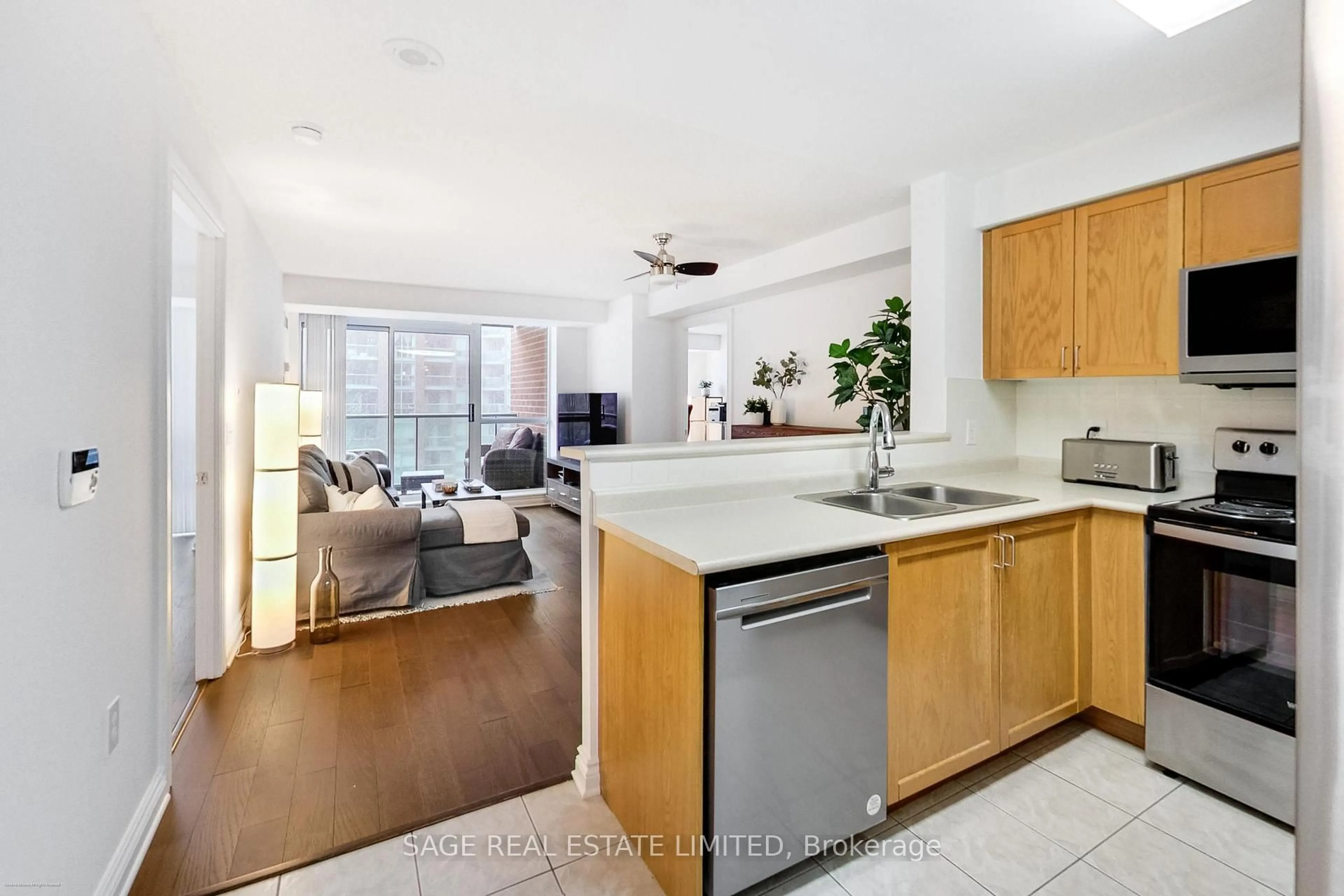 Open concept kitchen, unknown for 11 MICHAEL POWER Pl #513, Toronto Ontario M9A 5G3