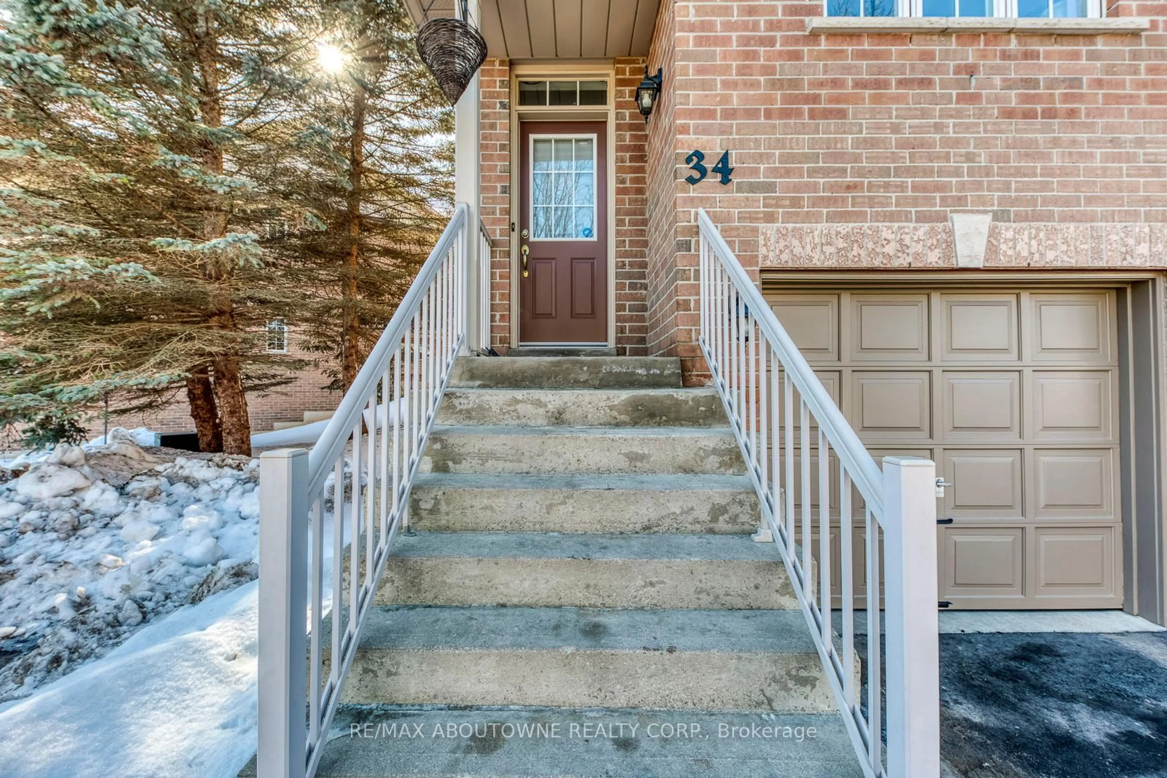 Unknown for 34 Palomino Tr, Halton Hills Ontario L7G 6E9