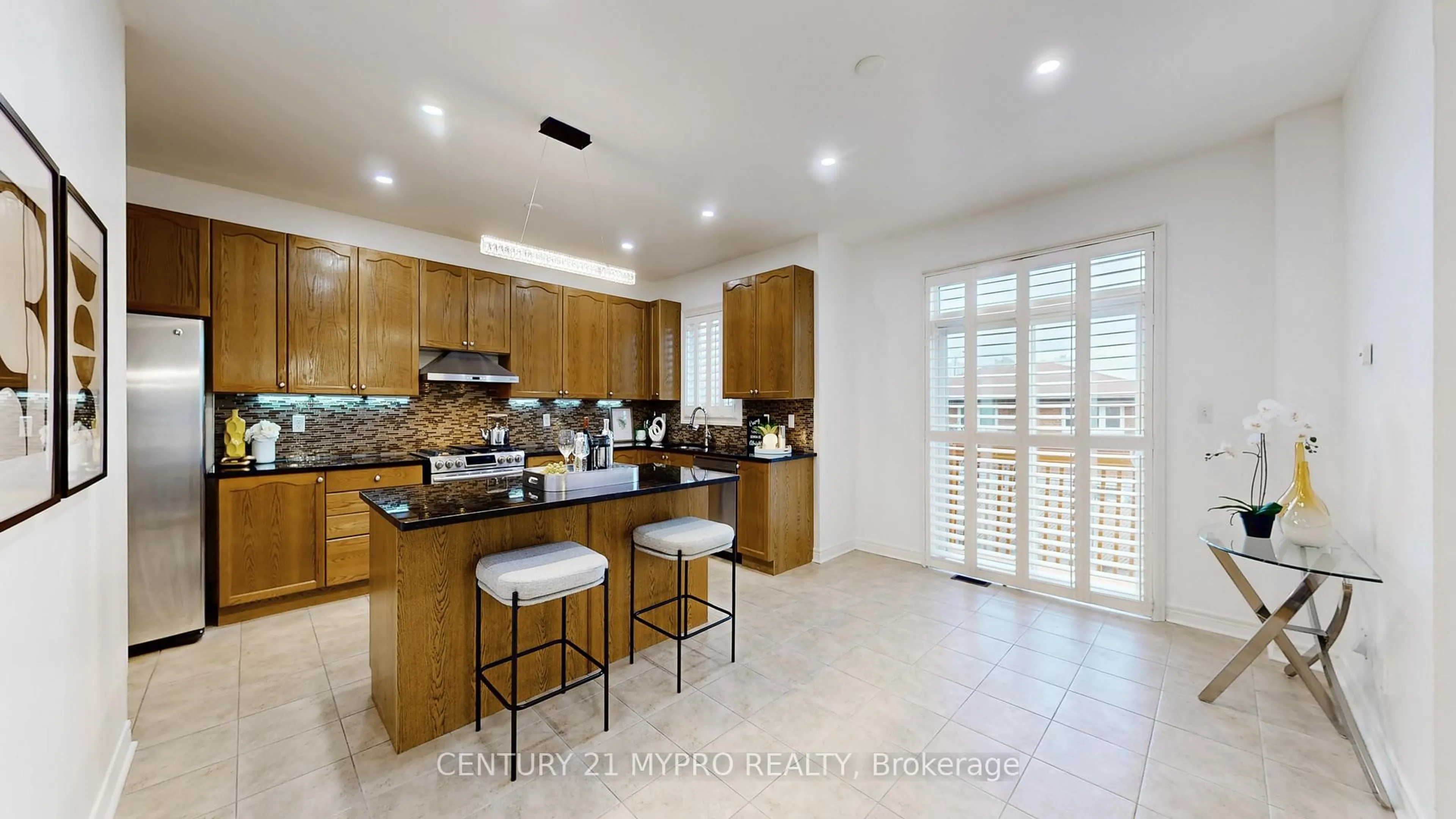 Open concept kitchen, ceramic/tile floor for 59 Fred Young Dr, Toronto Ontario M3L 0A1