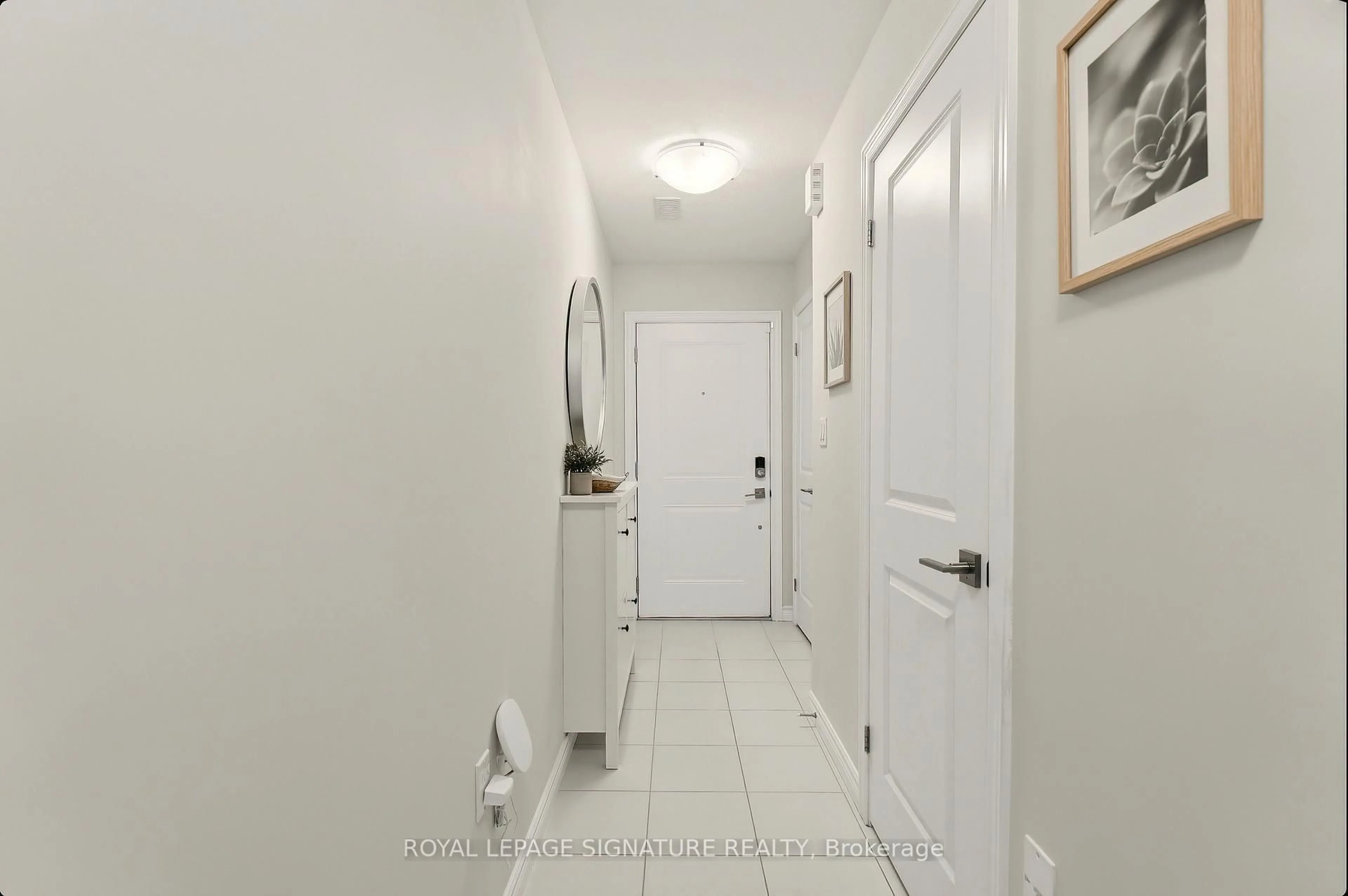 Indoor entryway for 445 Ontario St #68, Milton Ontario L9T 9K4