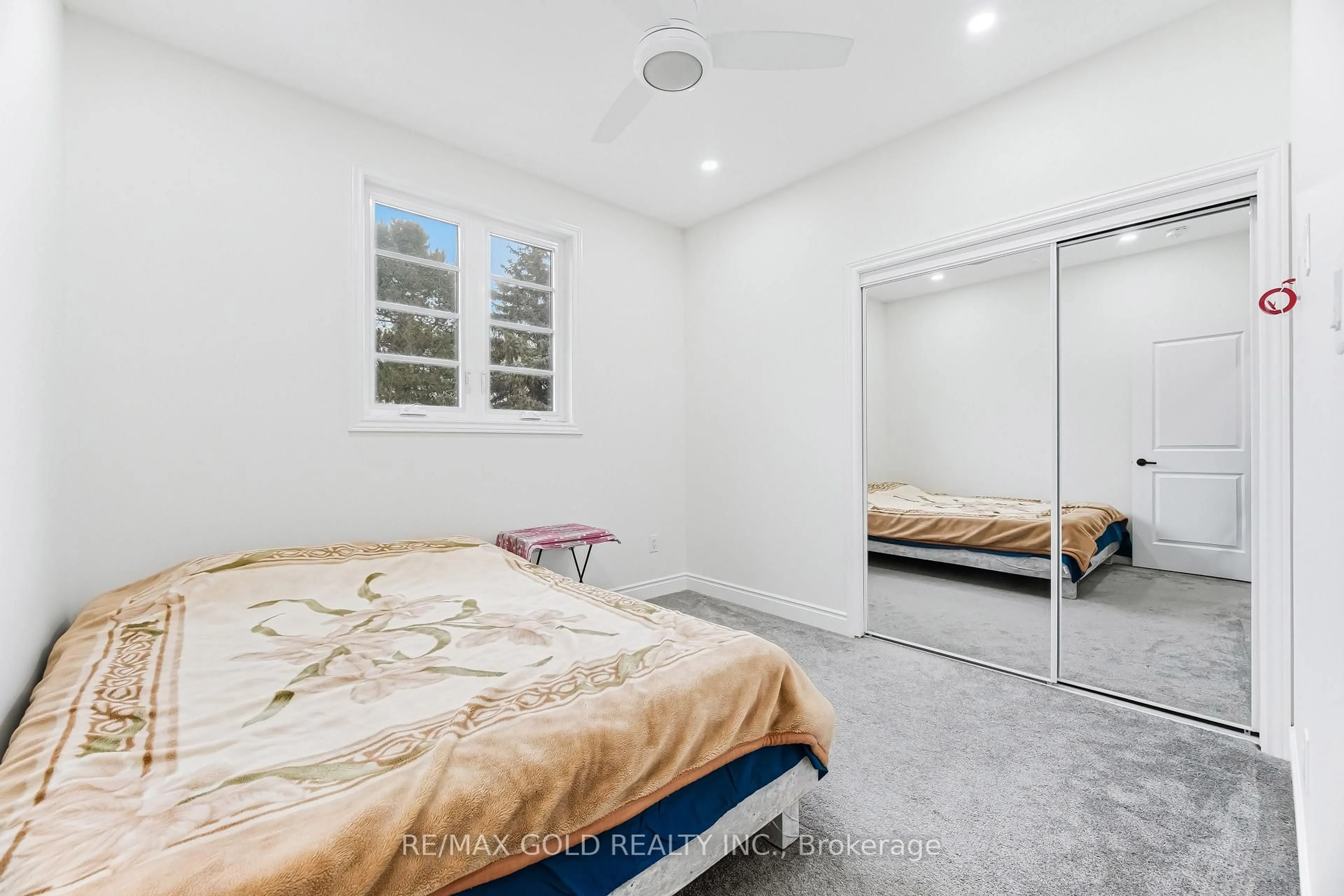 A pic of a room for 70 Mccraney St, Oakville Ontario L6H 1H4