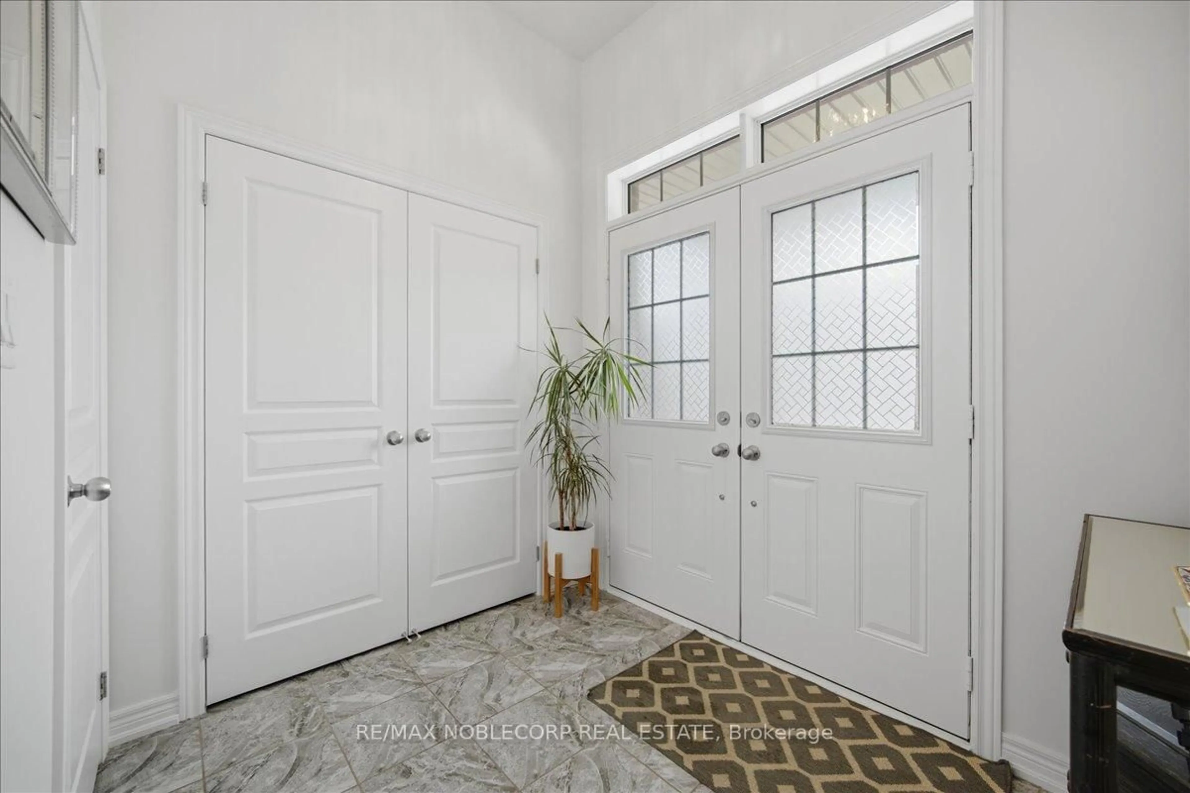 Indoor entryway for 24 Primo Rd, Brampton Ontario L7A 3Y1