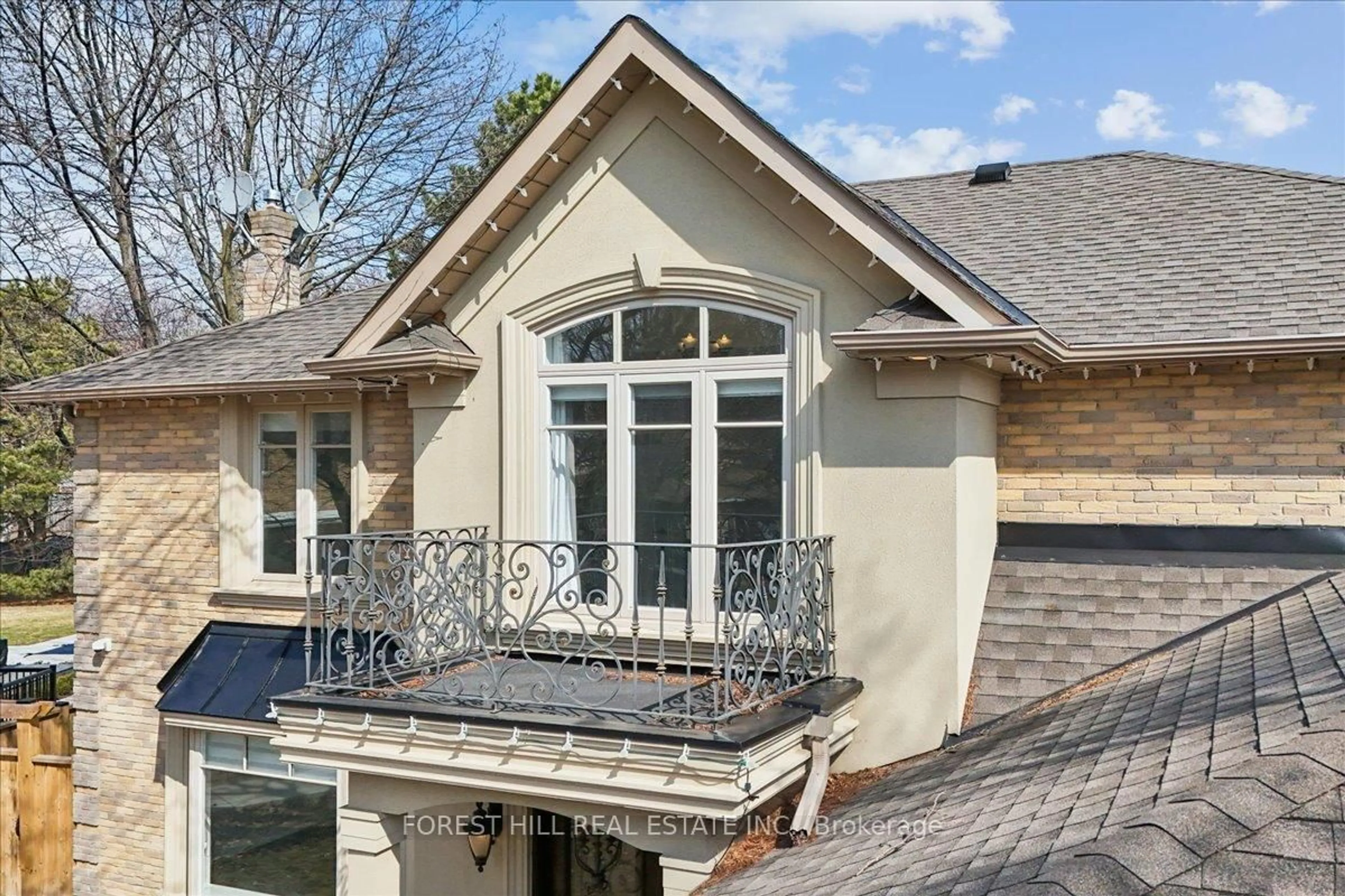 Home with brick exterior material, water/lake/river/ocean view for 2579 Kenna Crt, Mississauga Ontario L5K 2K4