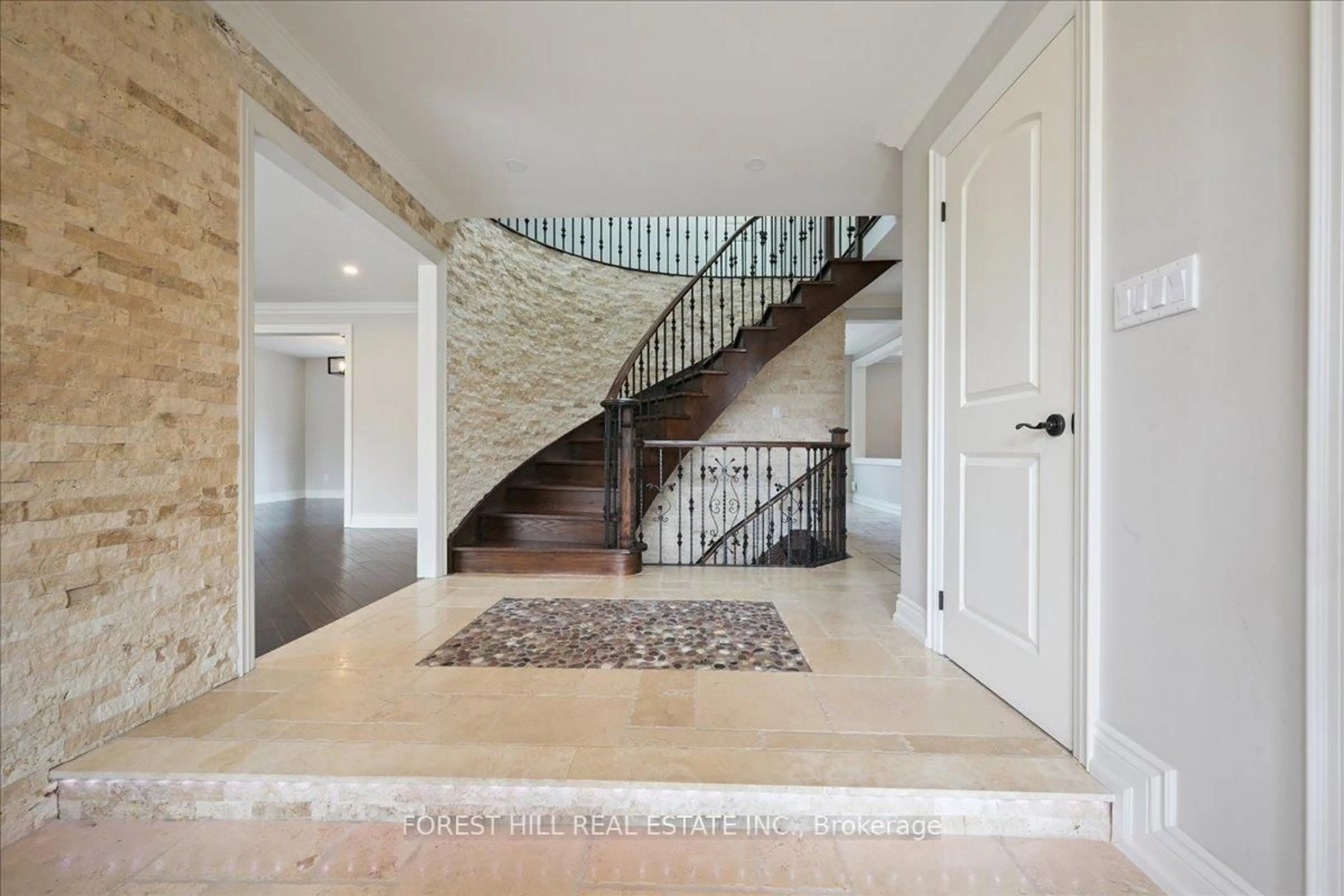 Unknown for 2579 Kenna Crt, Mississauga Ontario L5K 2K4